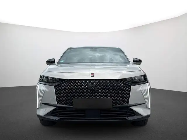 DS Automobiles DS 7 view 3