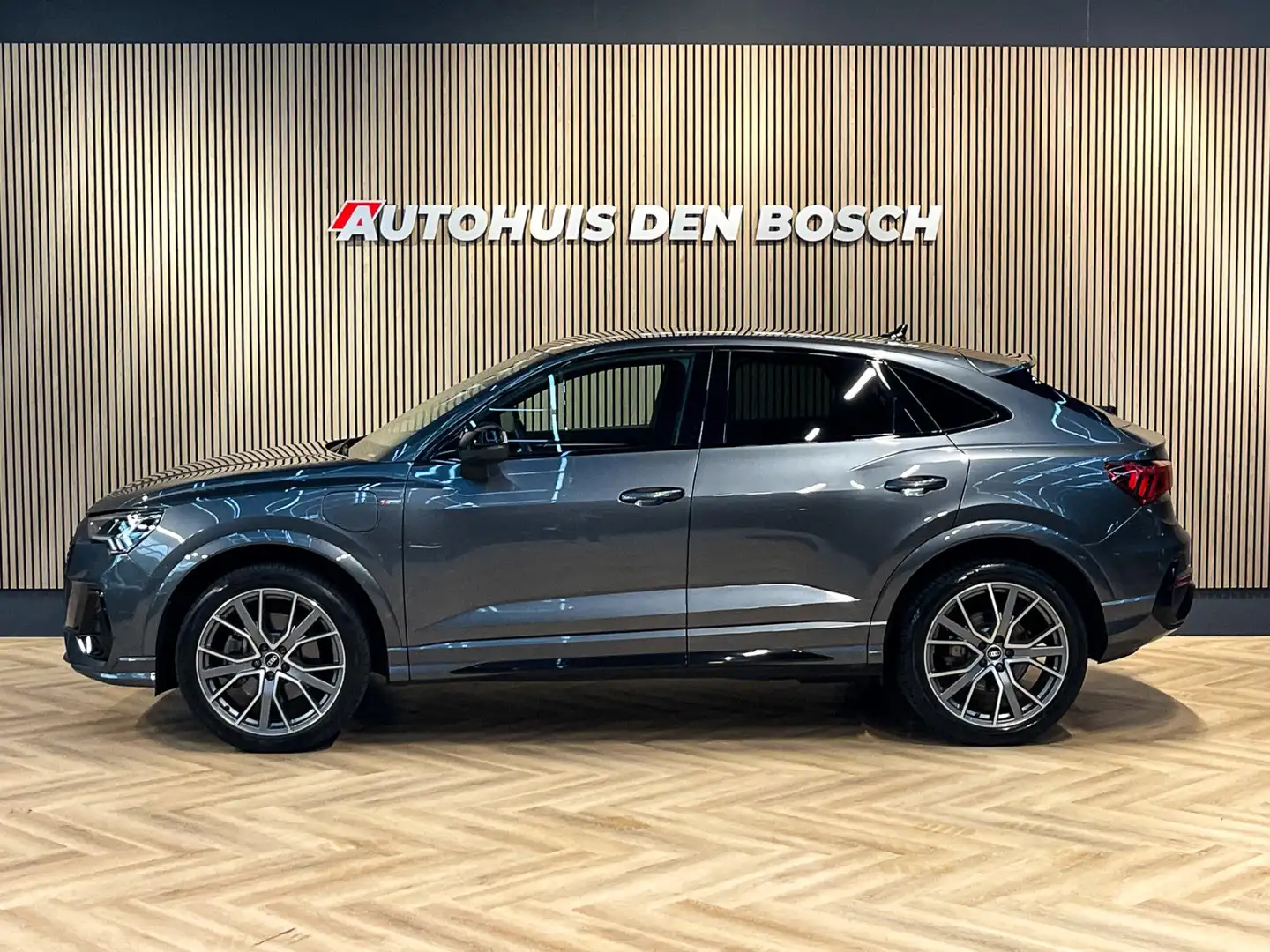 Audi Q3 Sportback 45 TFSI e S Edition 245PK - Keyless - La Grijs - 2