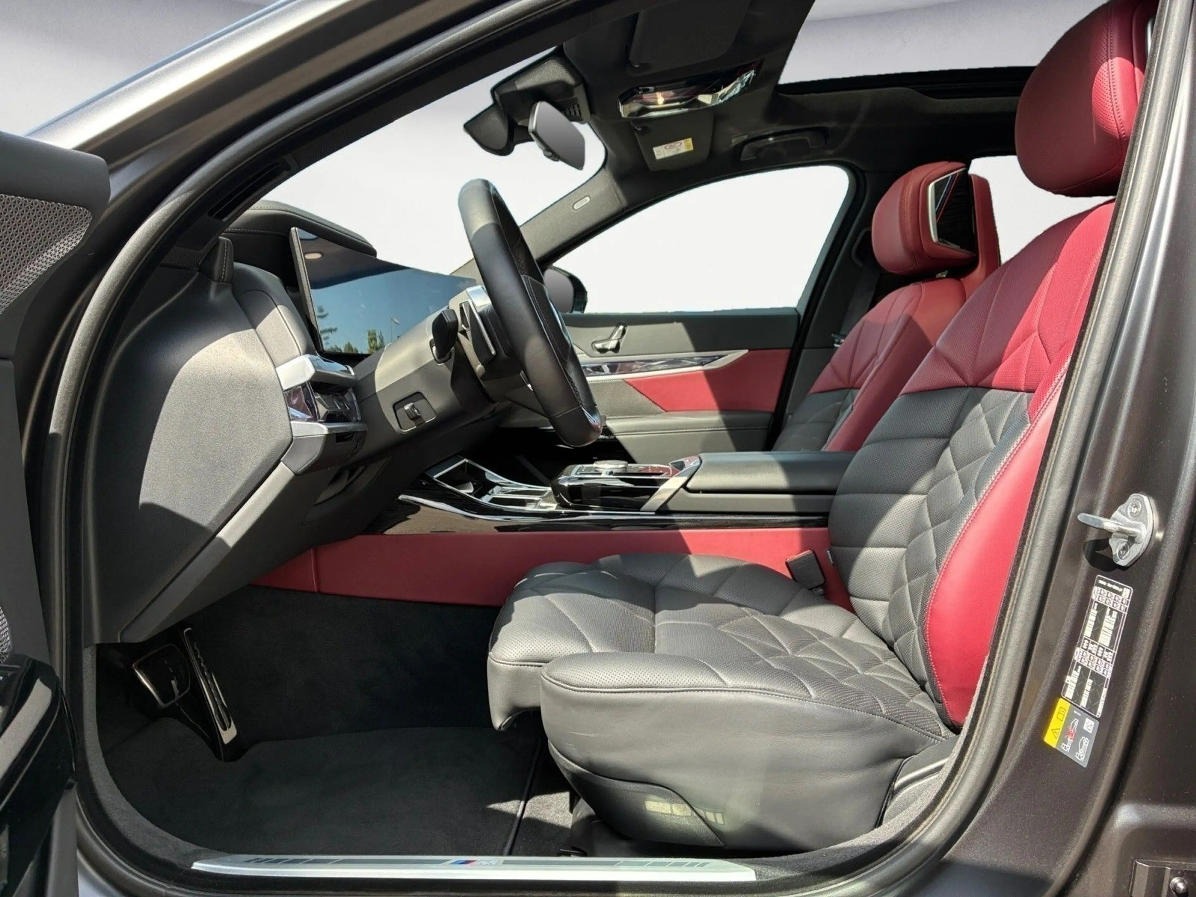 BMW i7 eDrive50 M Sportpaket Fond-Entertainment Expe — photo 11