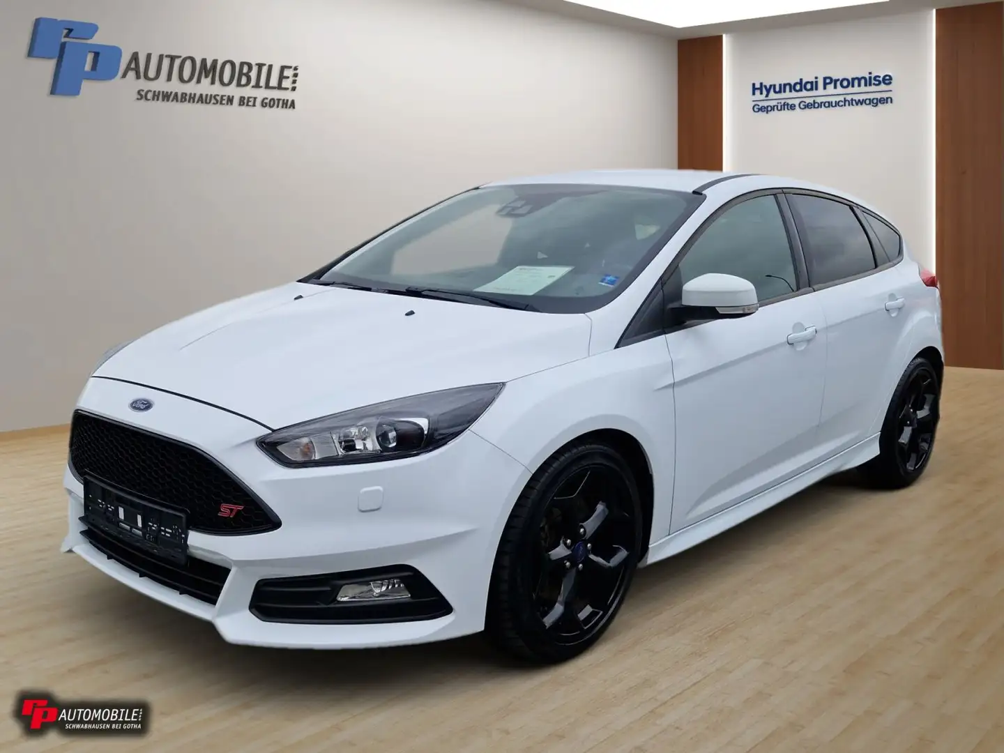 Ford Focus ST 2,0 Eco Boost Weiß - 1