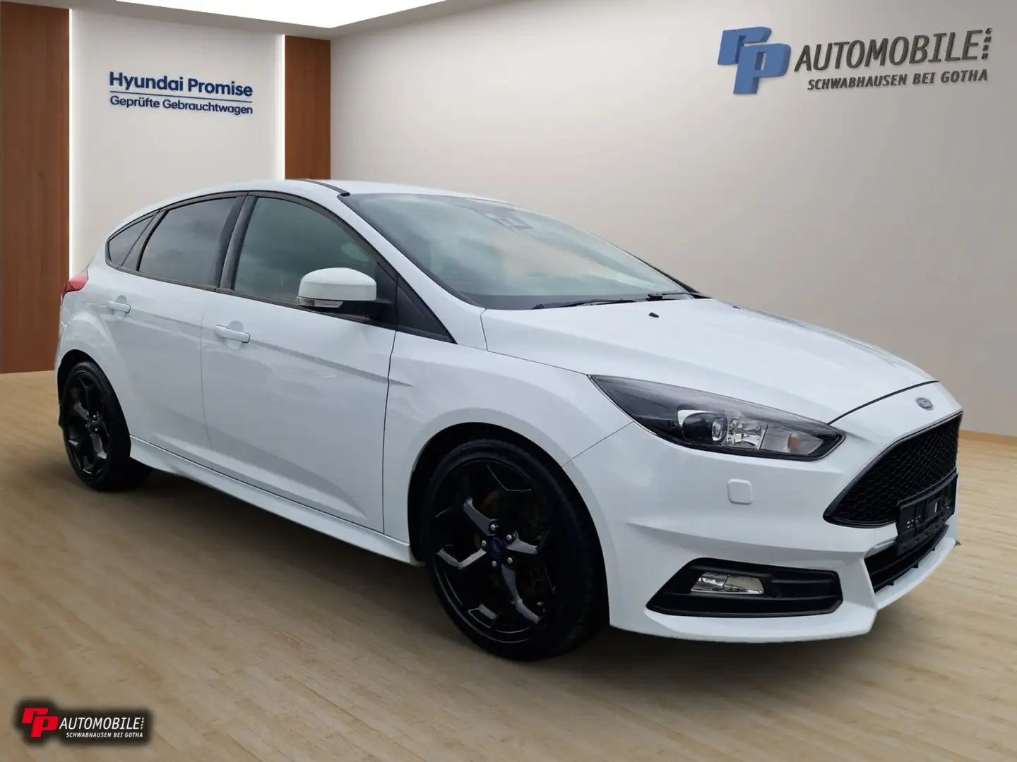 Ford Focus ST 2,0 Eco Boost Weiß - 2