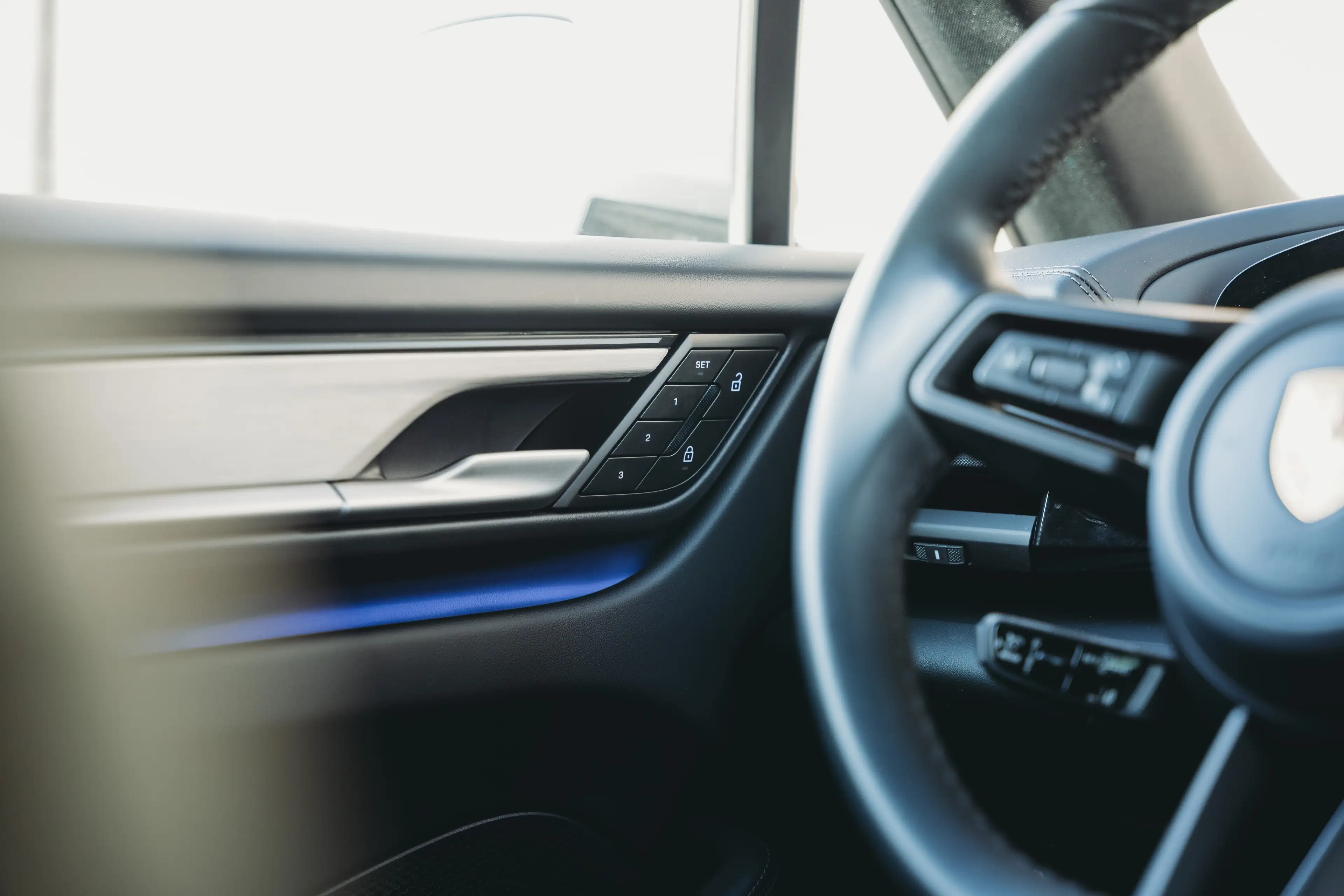 Porsche Macan 4 EV /Bose Surround/Pano/ACC/21" velgen /14-way/Matrix LED/PASM/Elektrische trekhaak — photo 11