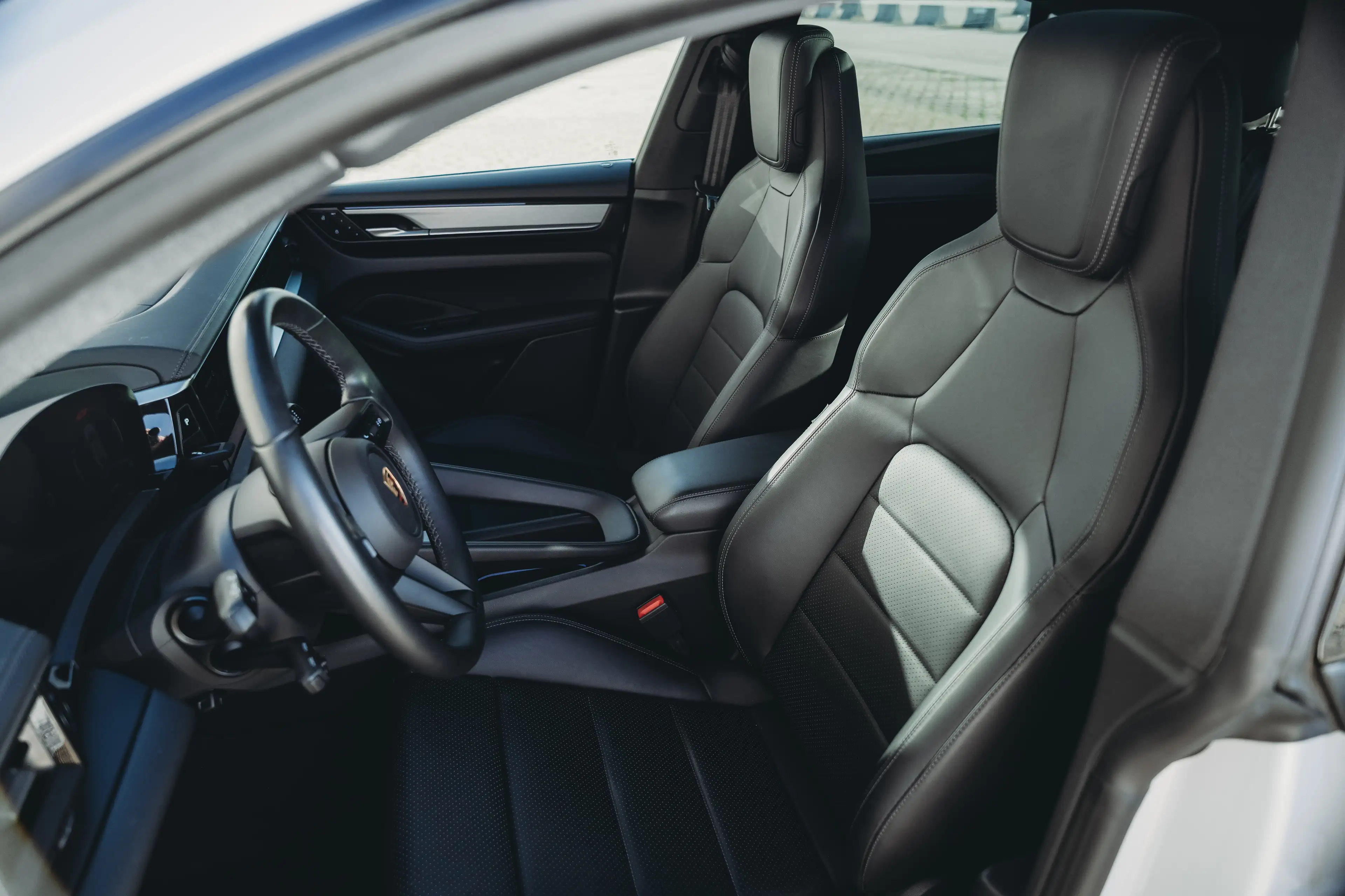 Porsche Macan 4 EV /Bose Surround/Pano/ACC/21" velgen /14-way/Matrix LED/PASM/Elektrische trekhaak — photo 13