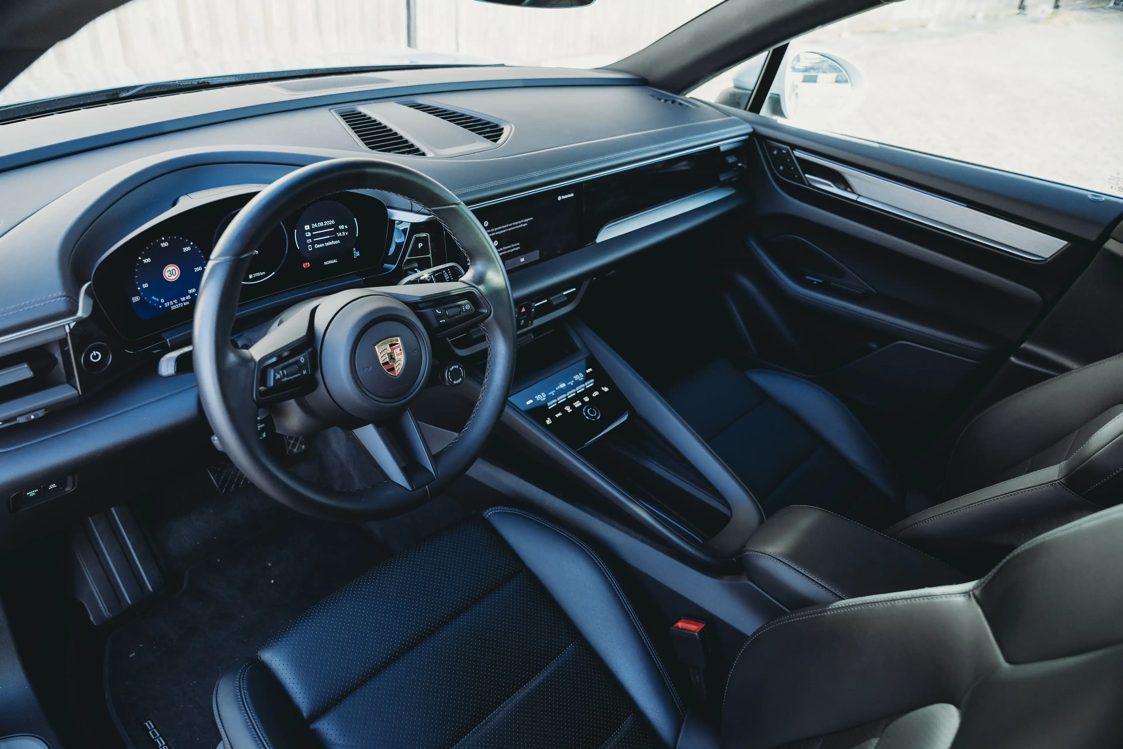 Porsche Macan 4 EV /Bose Surround/Pano/ACC/21" velgen /14-way/Matrix LED/PASM/Elektrische trekhaak — photo 14
