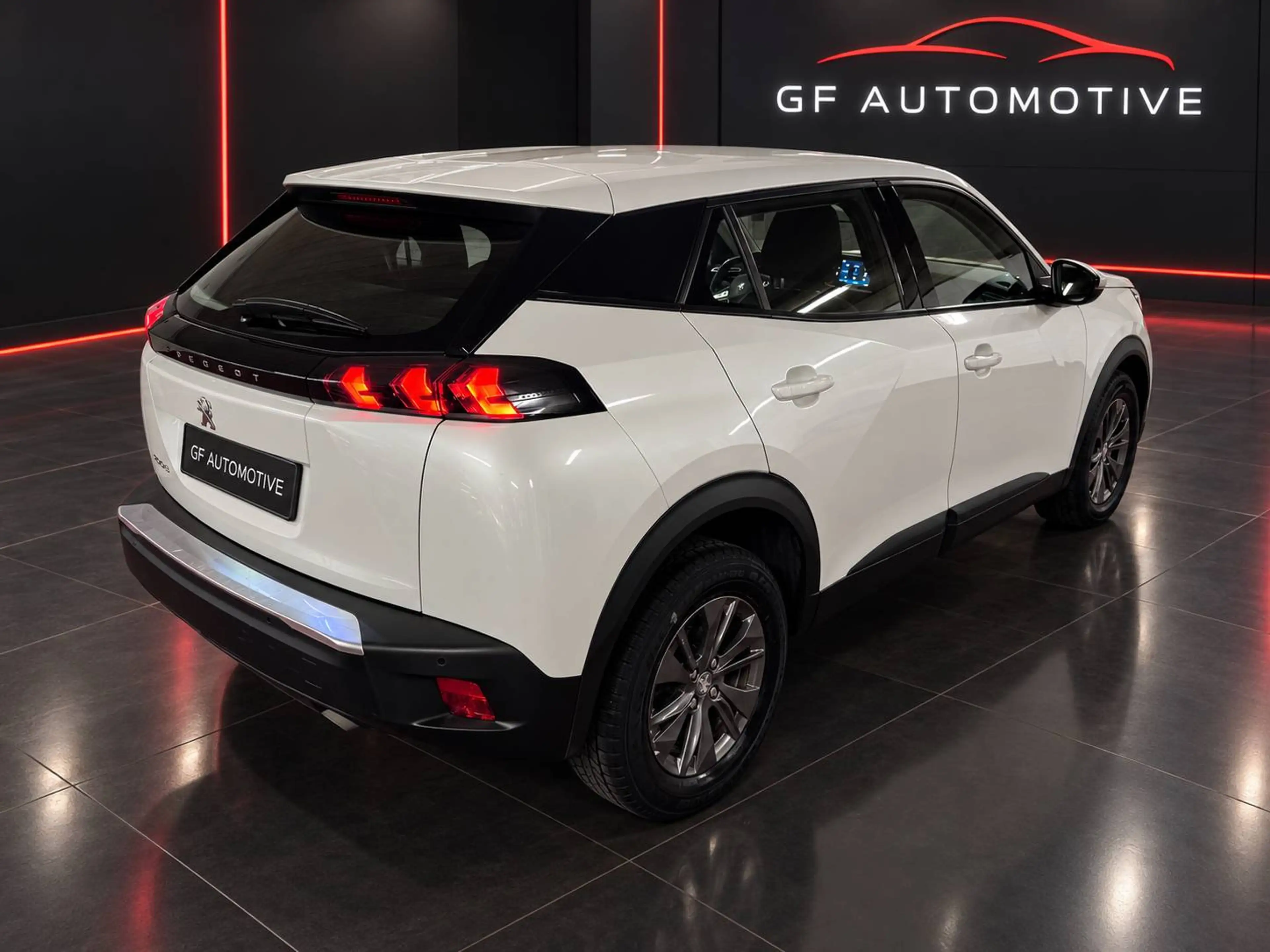 Peugeot 2008 2008 1.2 PureTech Active Pack S — photo 4