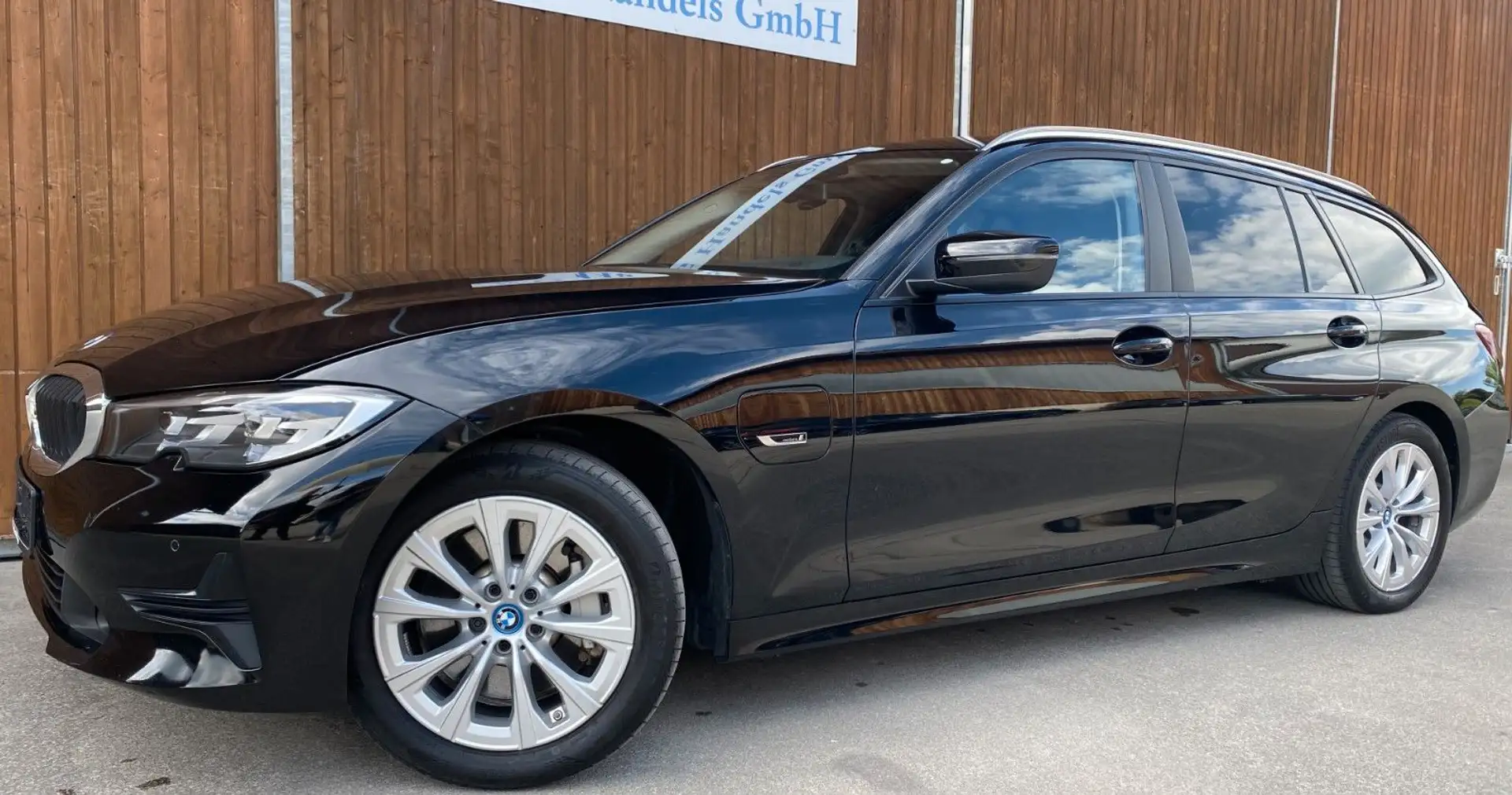 BMW 330 e Touring SHZ Tempo AppleCarPl. Navi LED PDC Noir - 1