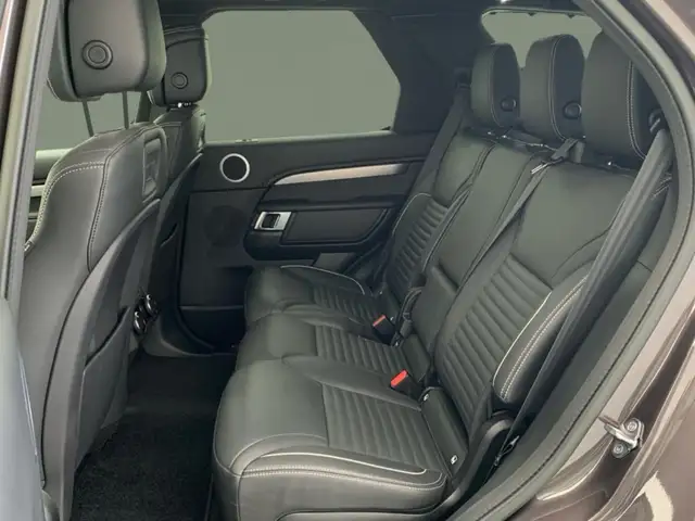 Land Rover Discovery view 14