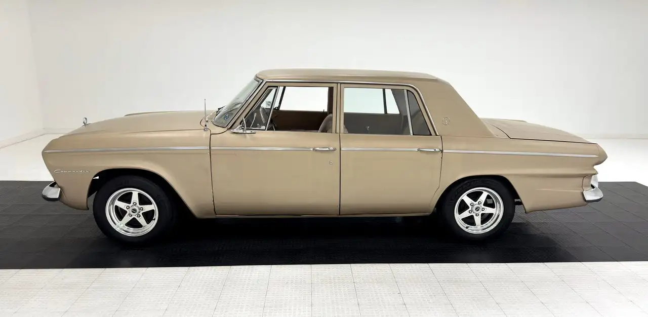 Studebaker Commander 4 Door Sedan, foto 2