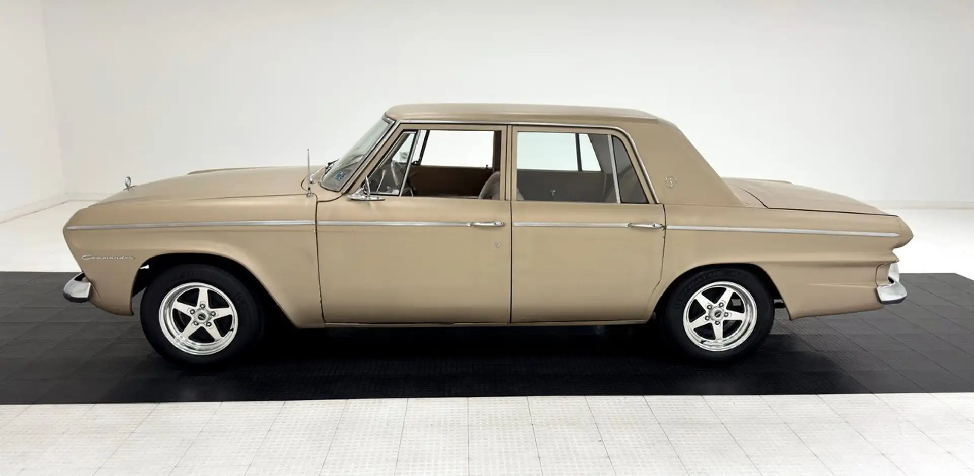 Studebaker Sonstige Commander 4 Door Sedan Gold - 2