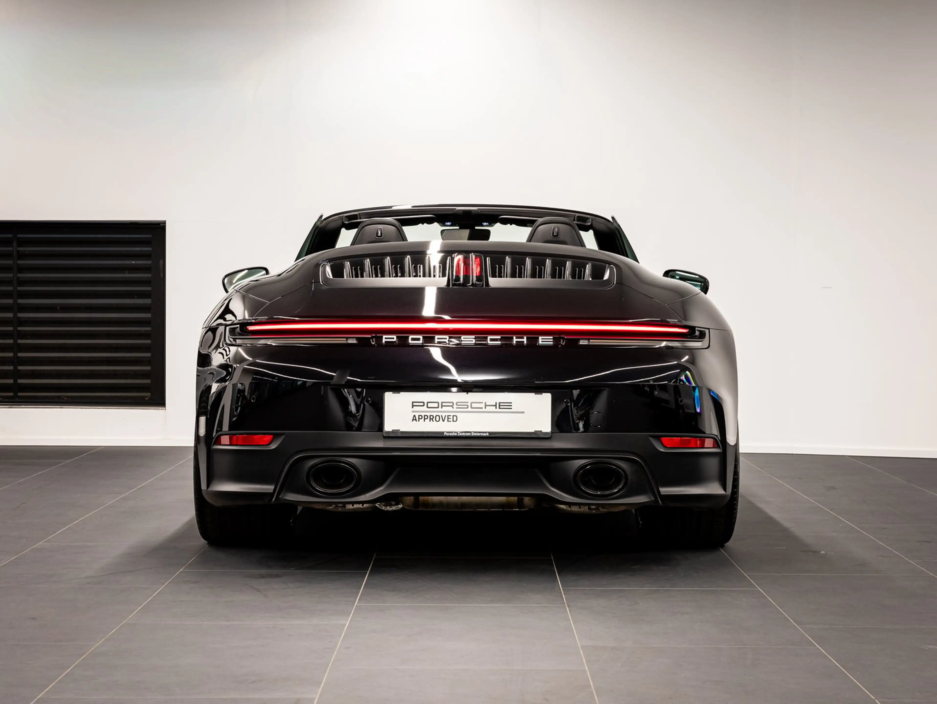 Porsche 911 Carrera Cabriolet — photo 10