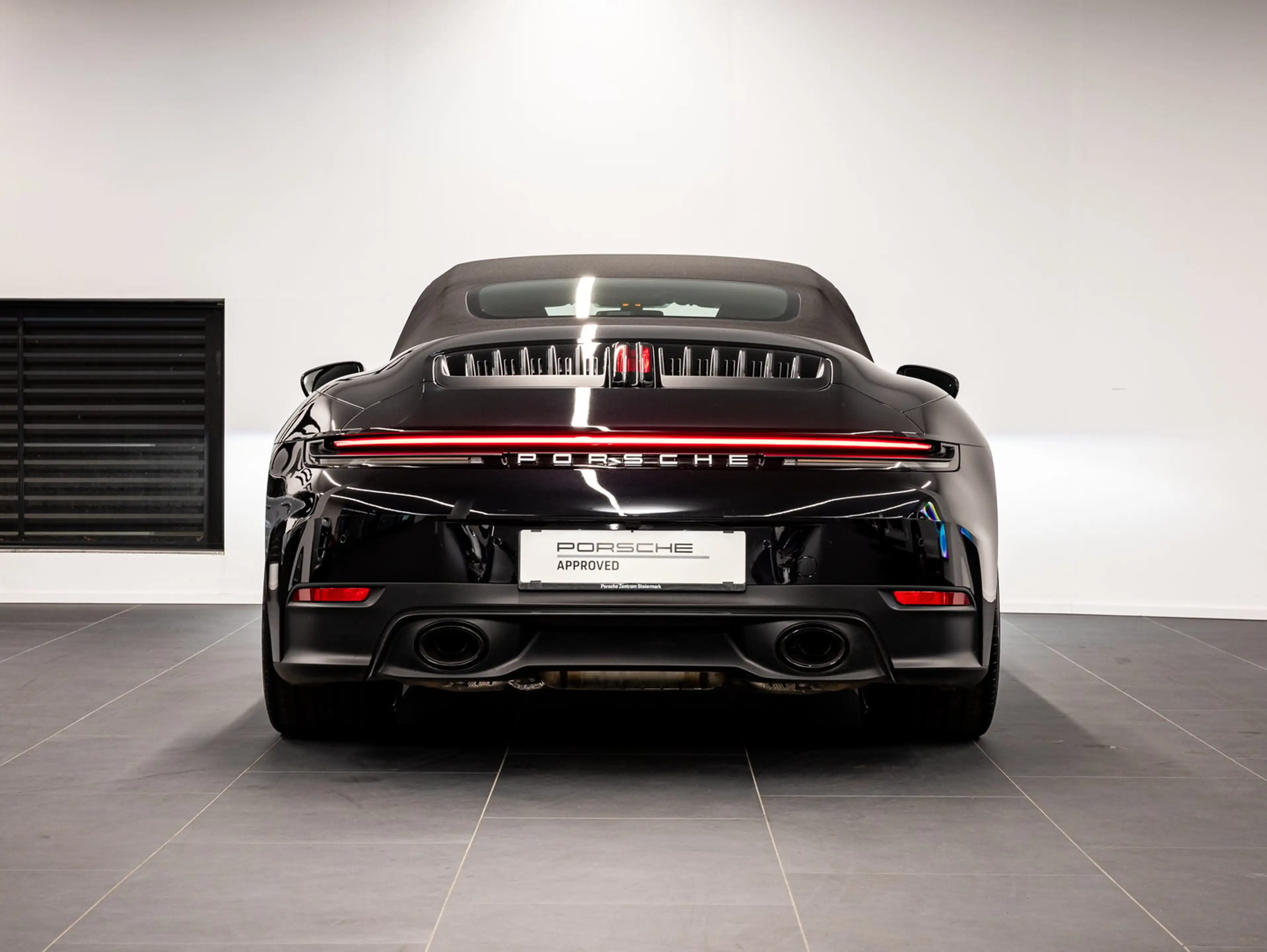 Porsche 911 Carrera Cabriolet — photo 9