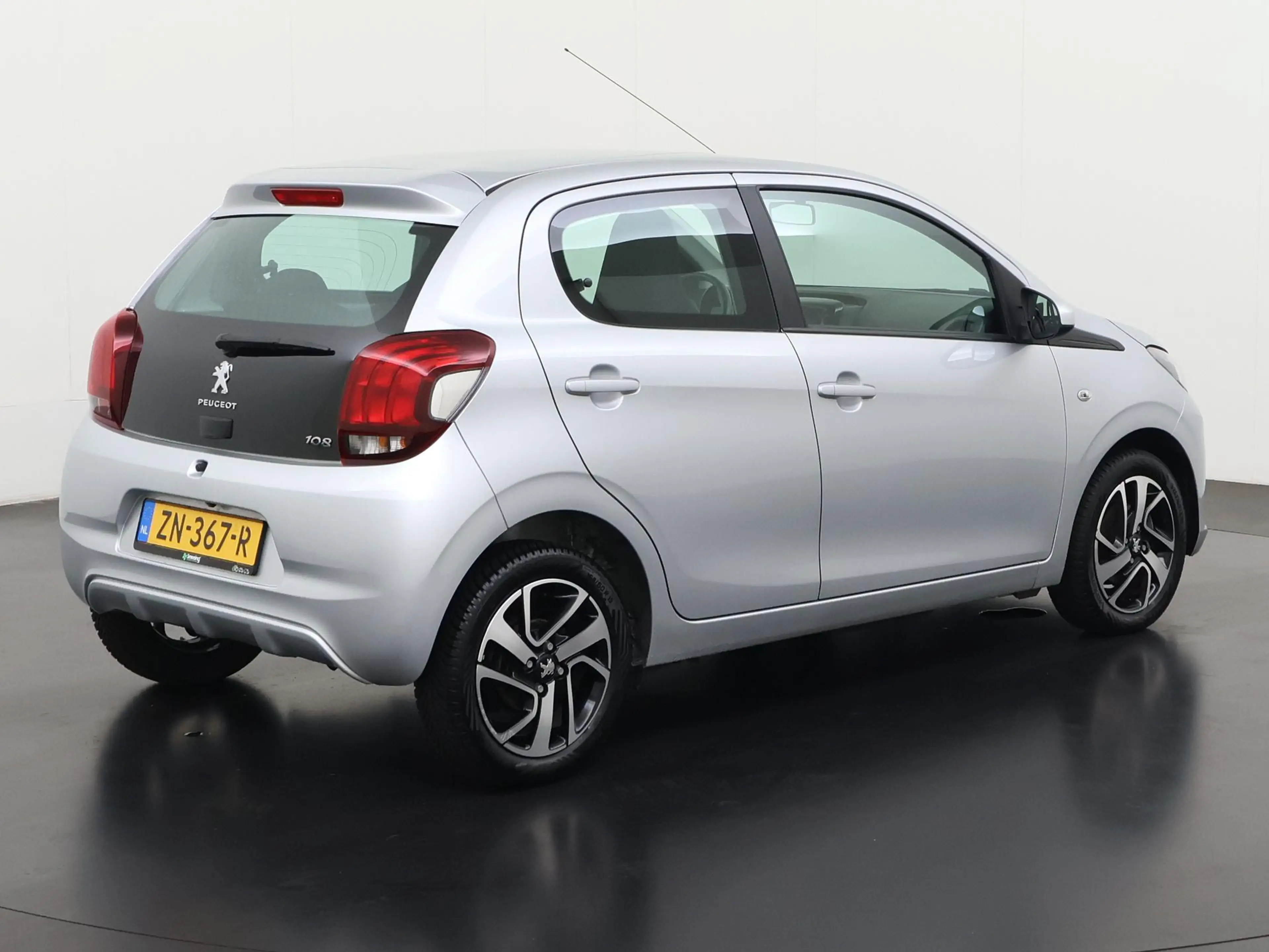 Peugeot 108 1.0 e-VTi Blue Lease Executive | Camera | Apple/An — photo 4