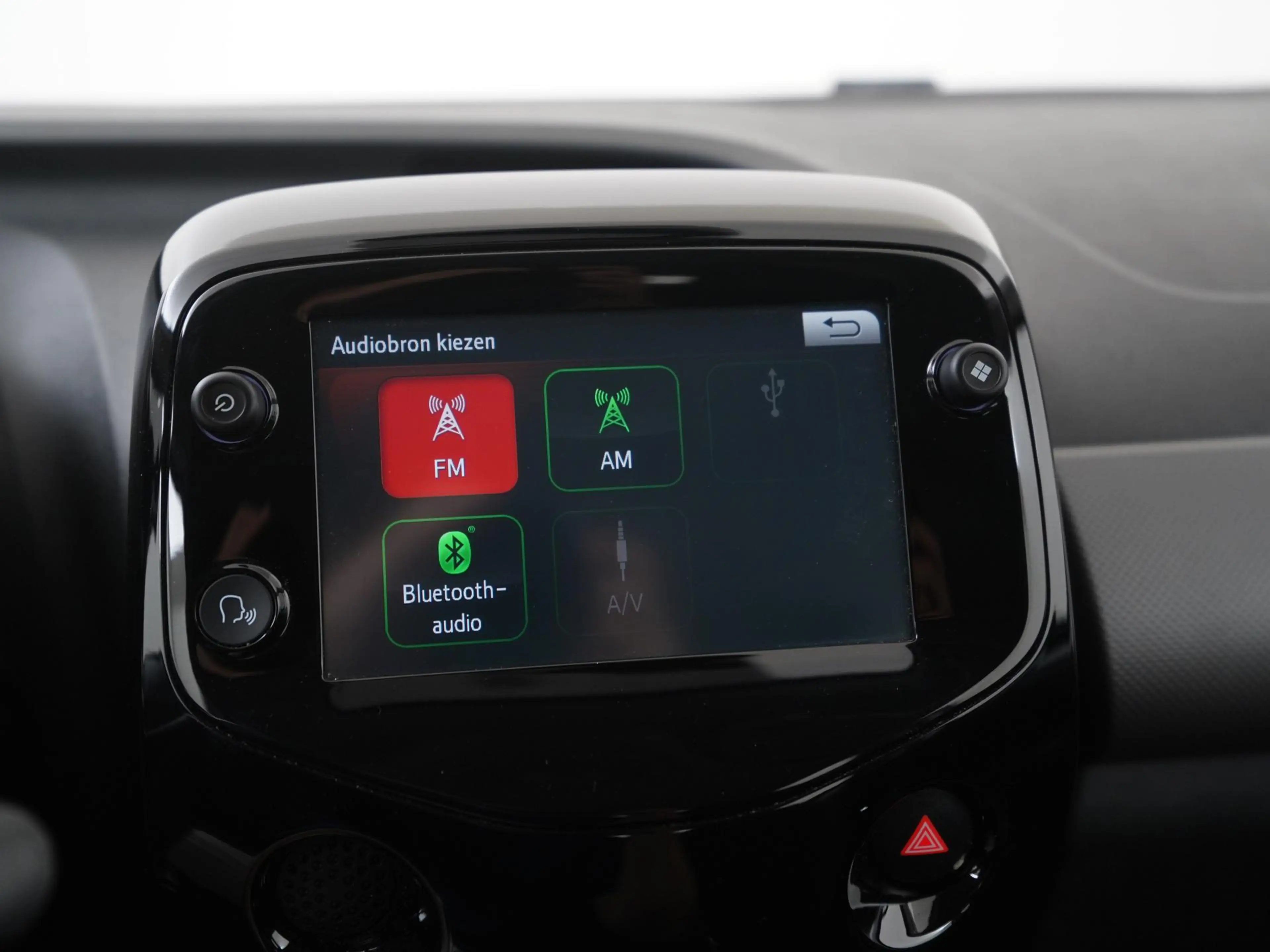 Peugeot 108 1.0 e-VTi Blue Lease Executive | Camera | Apple/An — photo 14