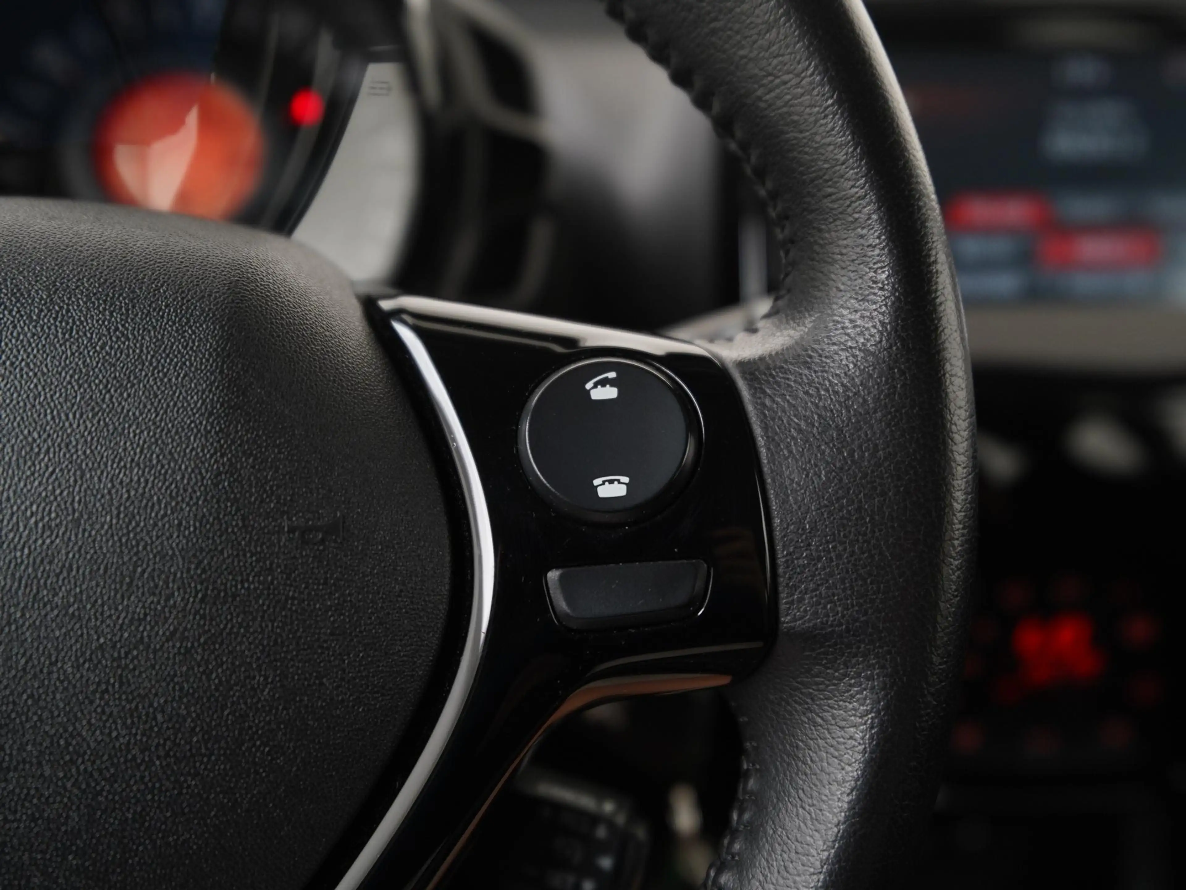 Peugeot 108 1.0 e-VTi Blue Lease Executive | Camera | Apple/An — photo 9