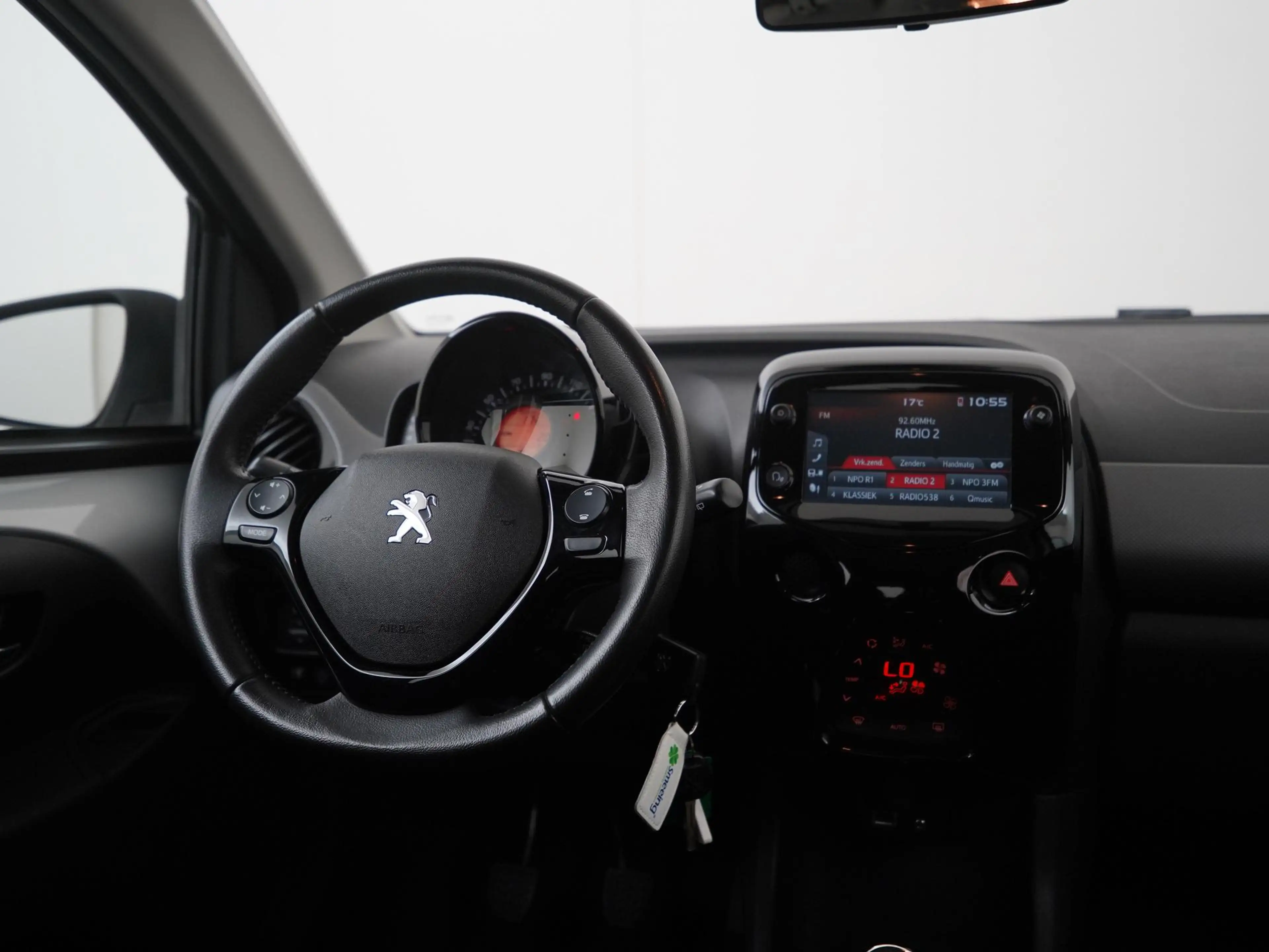 Peugeot 108 1.0 e-VTi Blue Lease Executive | Camera | Apple/An — photo 5