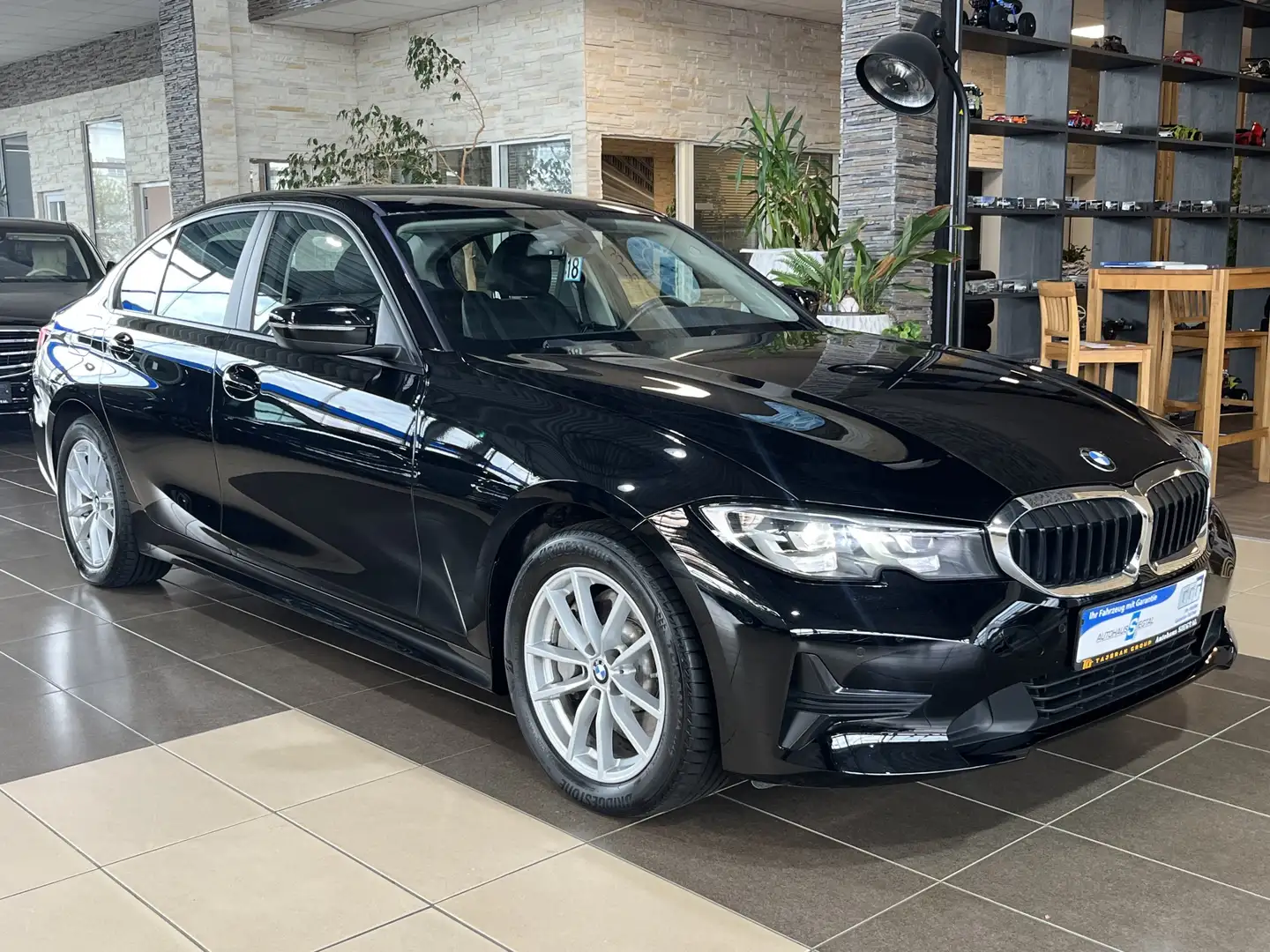 BMW 330 Advantage*G20*LED*Leder*Navi*CarPlay*Head-Up Noir - 1