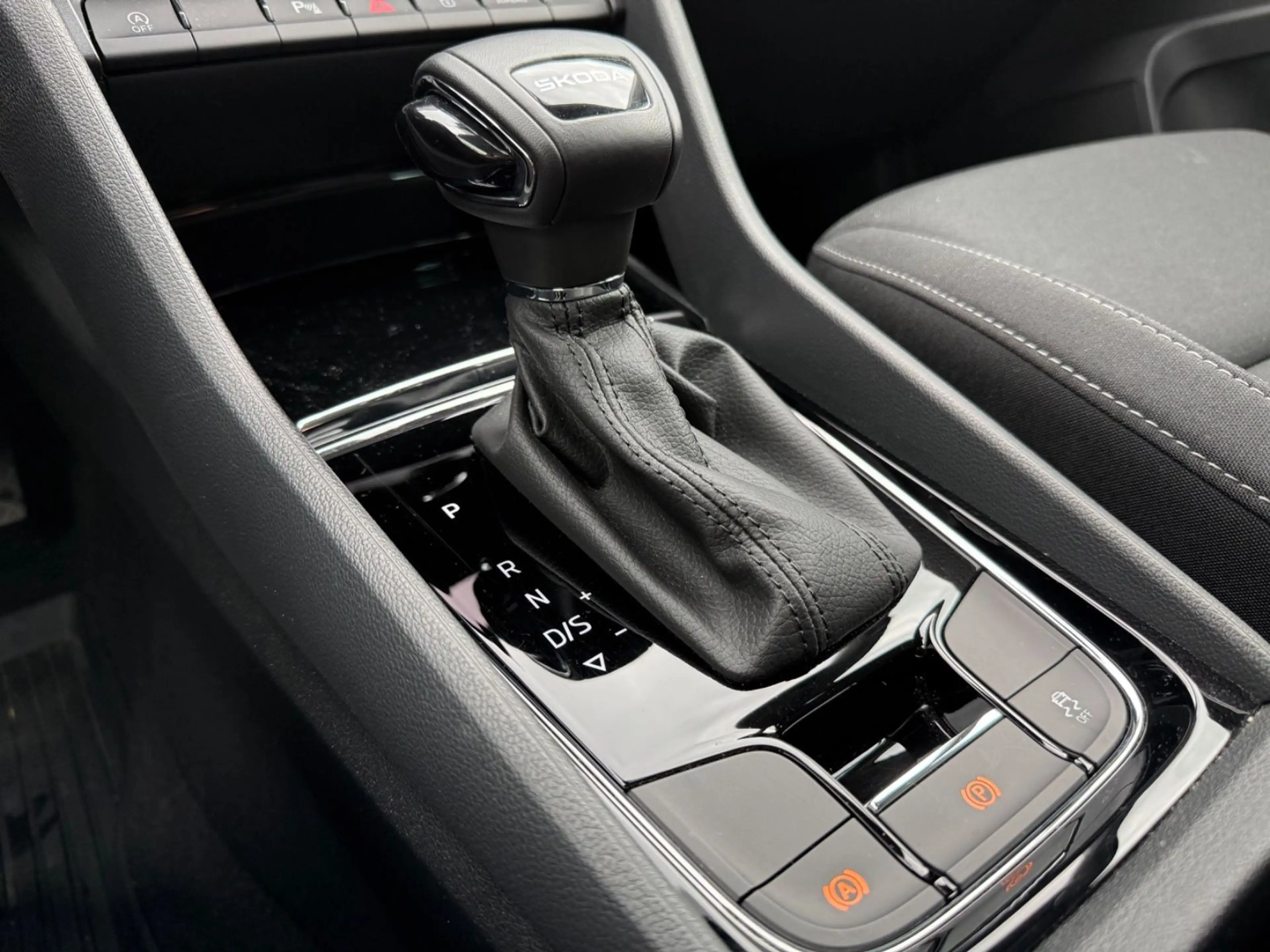 Skoda Karoq Selection 1.5 DSG*LED*SH*SmartLink* — photo 13