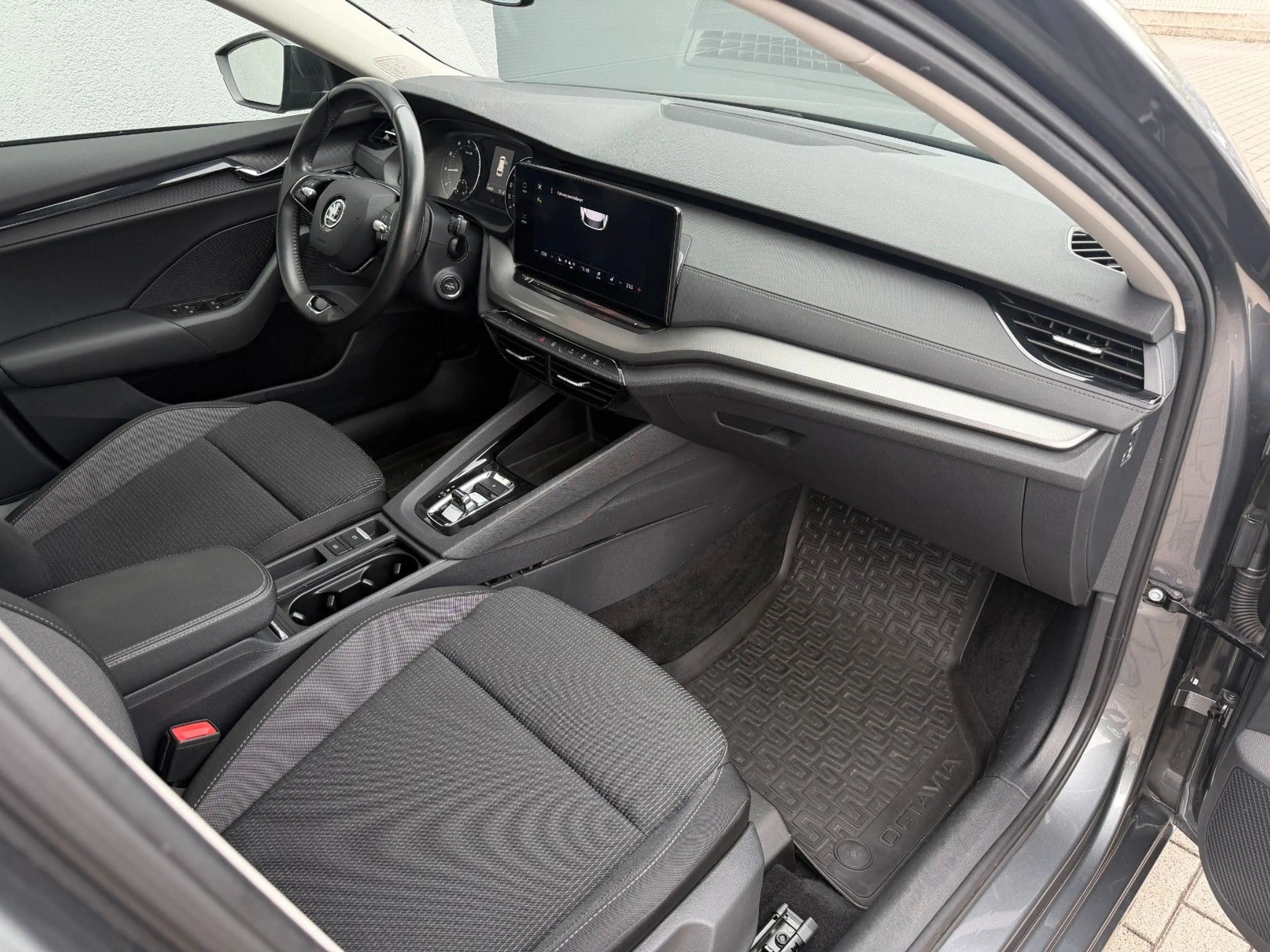 Skoda Octavia Combi Ambition*Tempomat*LED*e-TEC* — photo 9