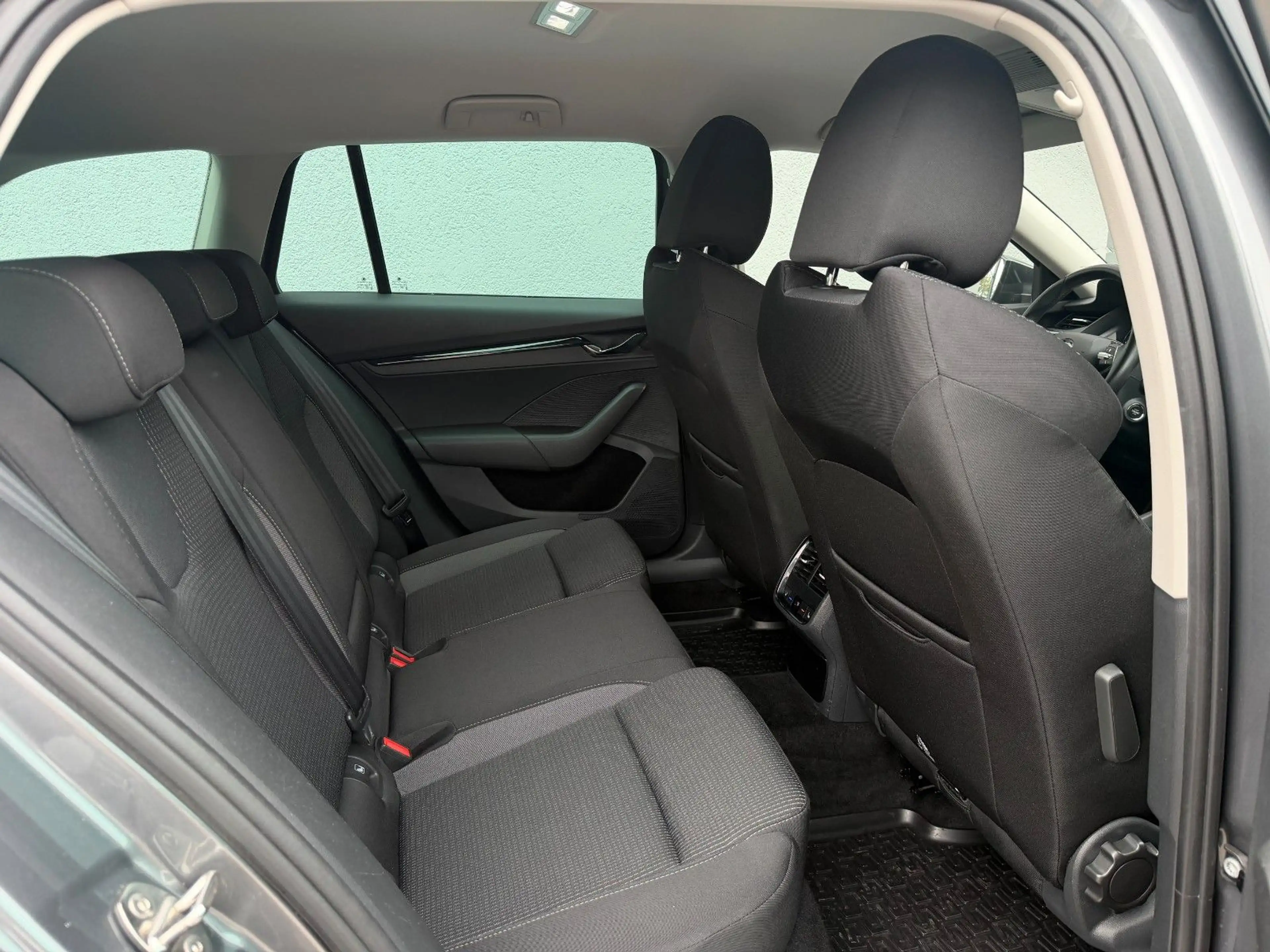 Skoda Octavia Combi Ambition*Tempomat*LED*e-TEC* — photo 11