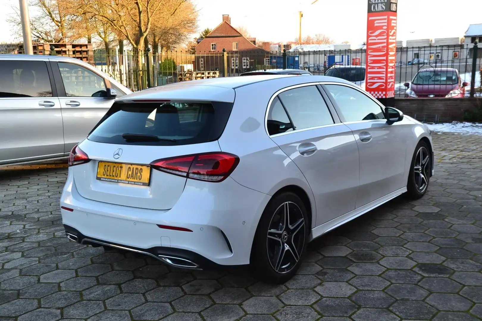 Mercedes-Benz A 250 AMG Line 1e eigenaar model 2020 Airco Navi Cruise Wit - 2