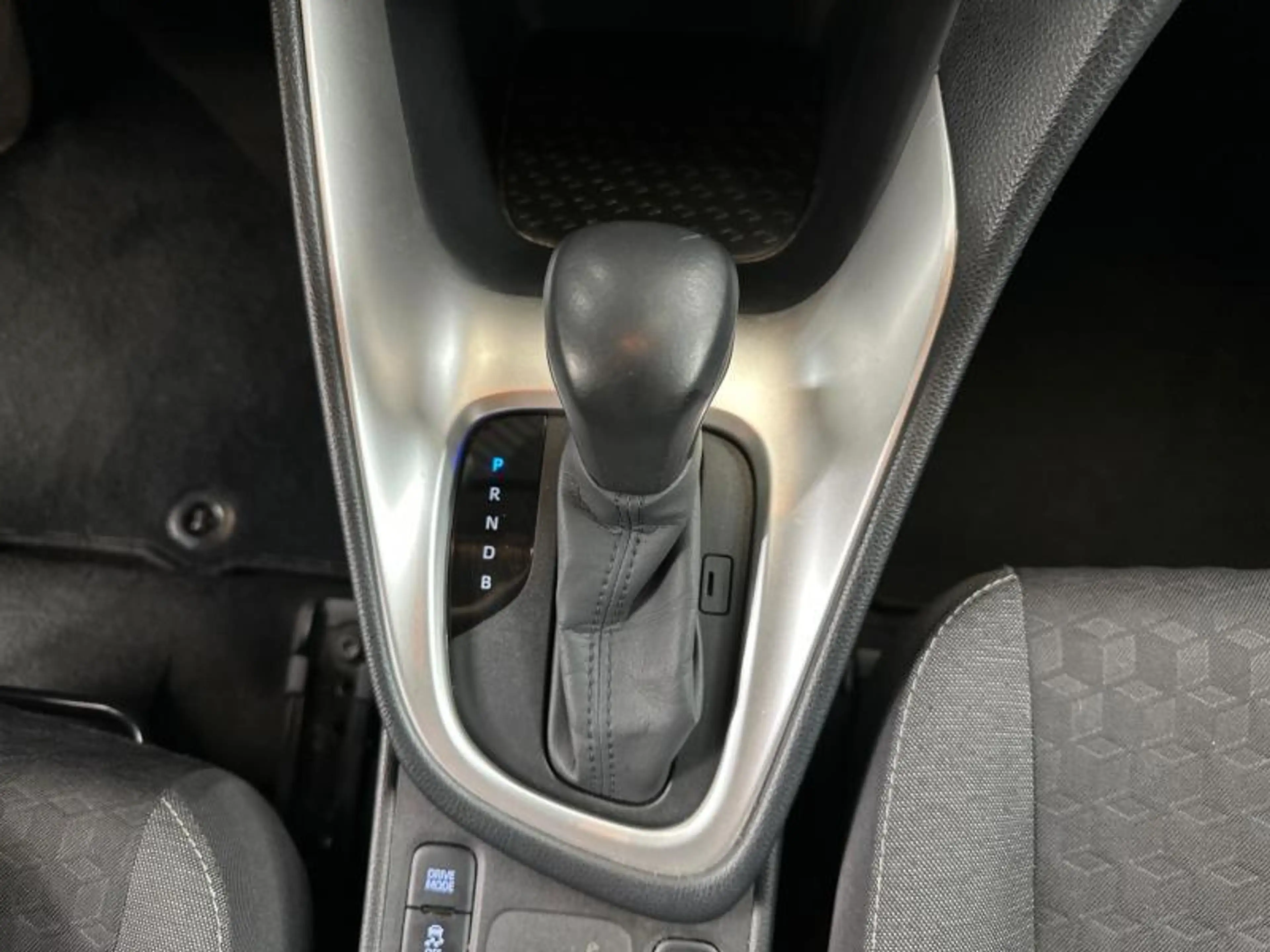 Toyota Yaris Dynamic — photo 26