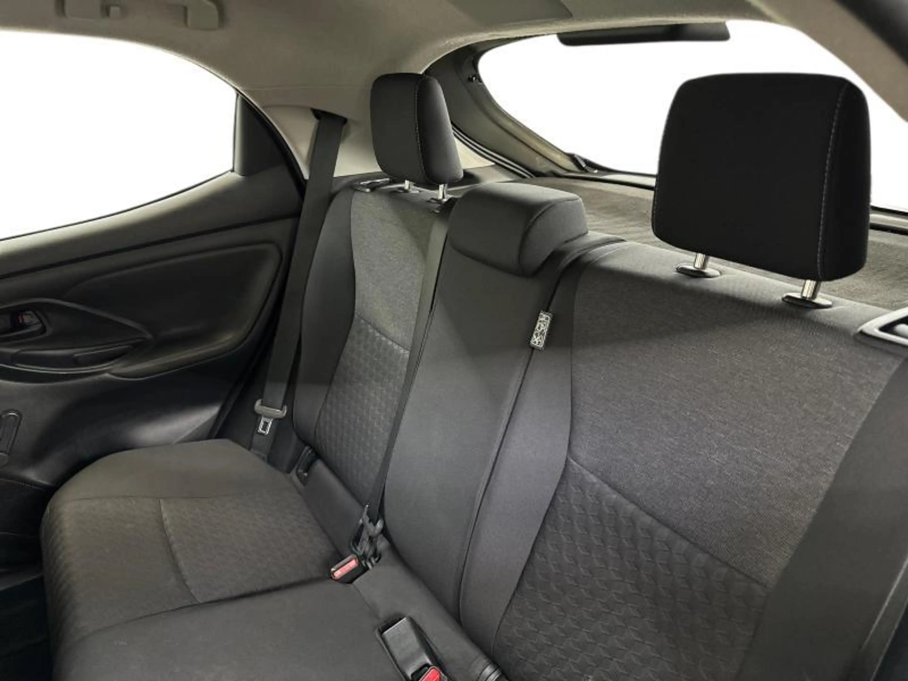 Toyota Yaris Dynamic — photo 10