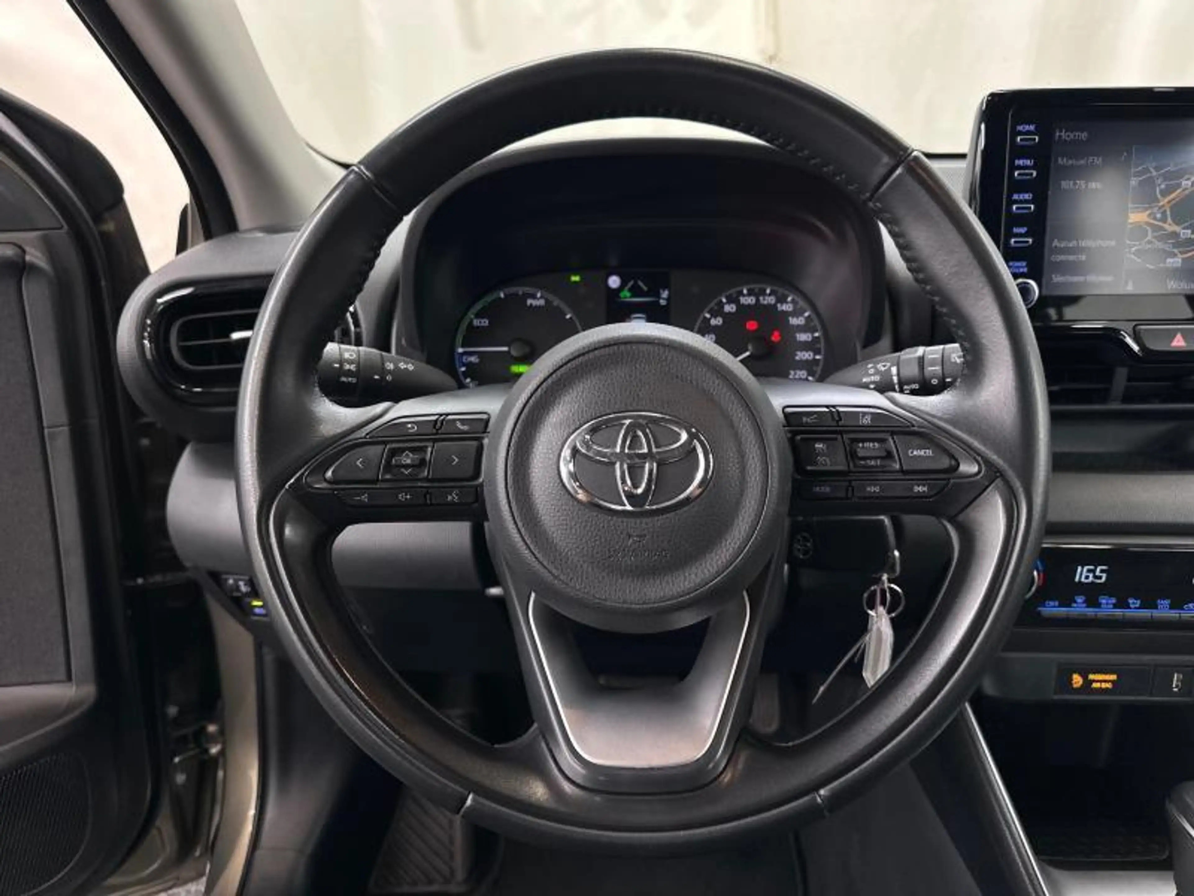 Toyota Yaris Dynamic — photo 20