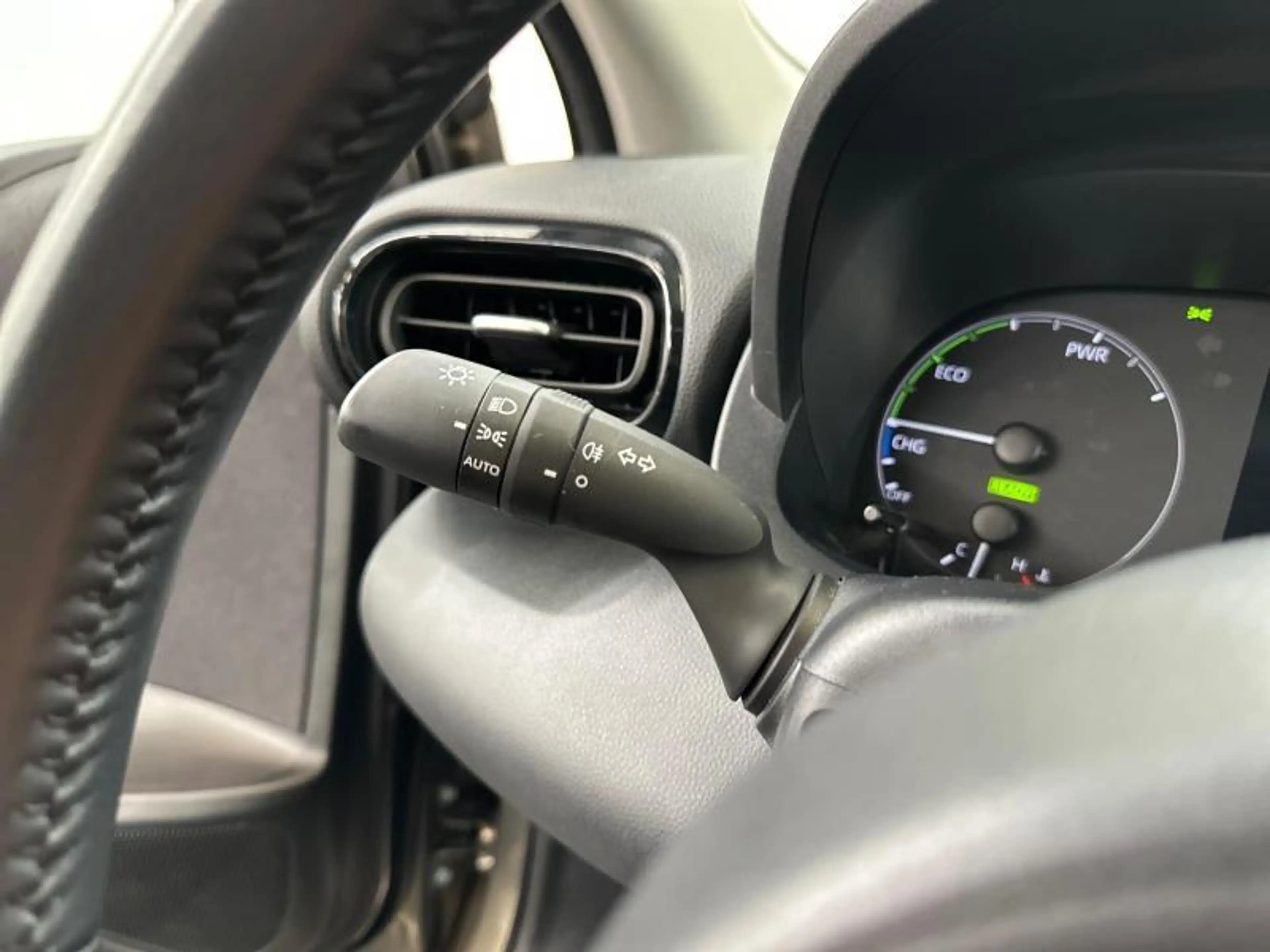 Toyota Yaris Dynamic — photo 22