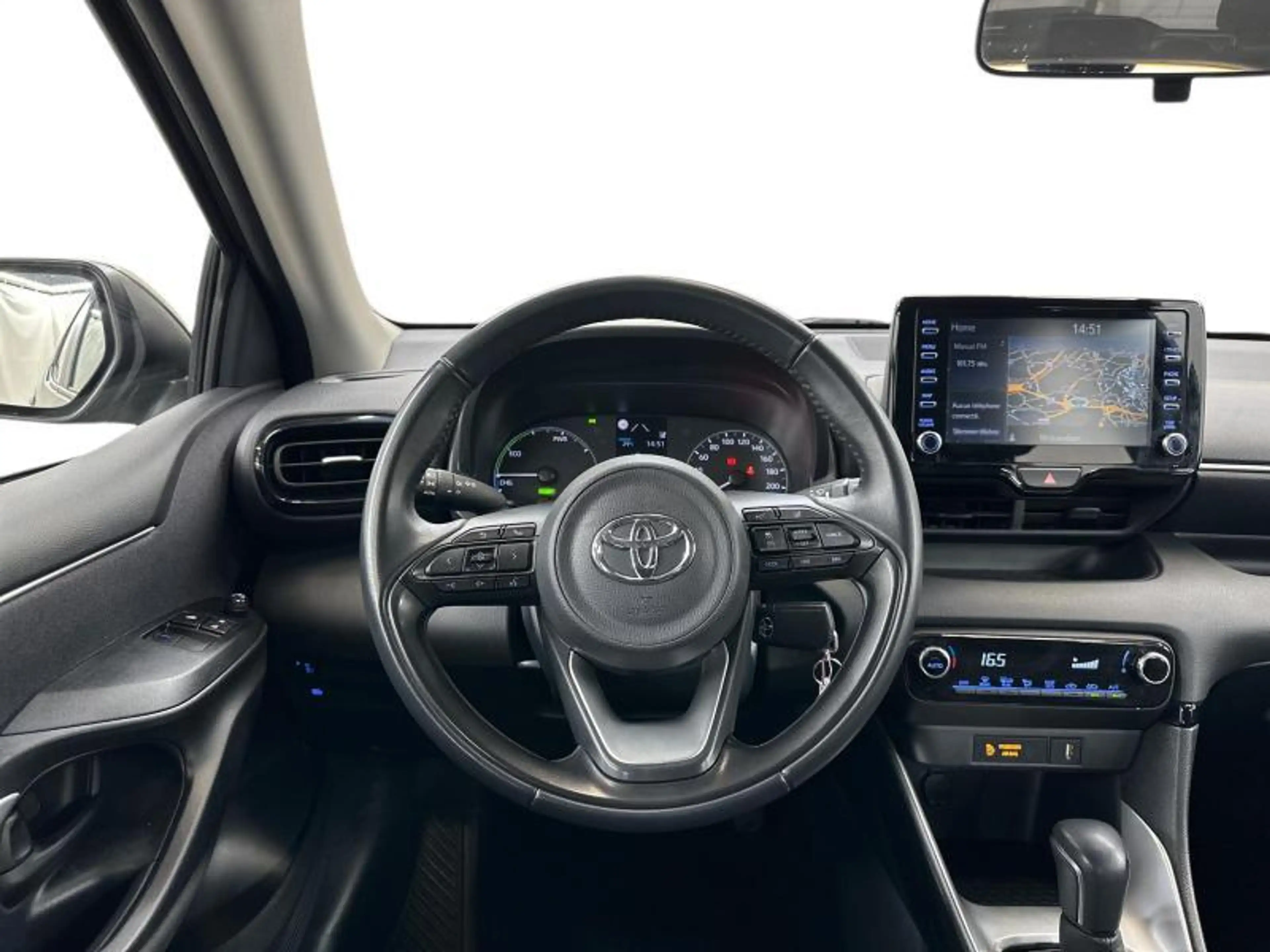 Toyota Yaris Dynamic — photo 8