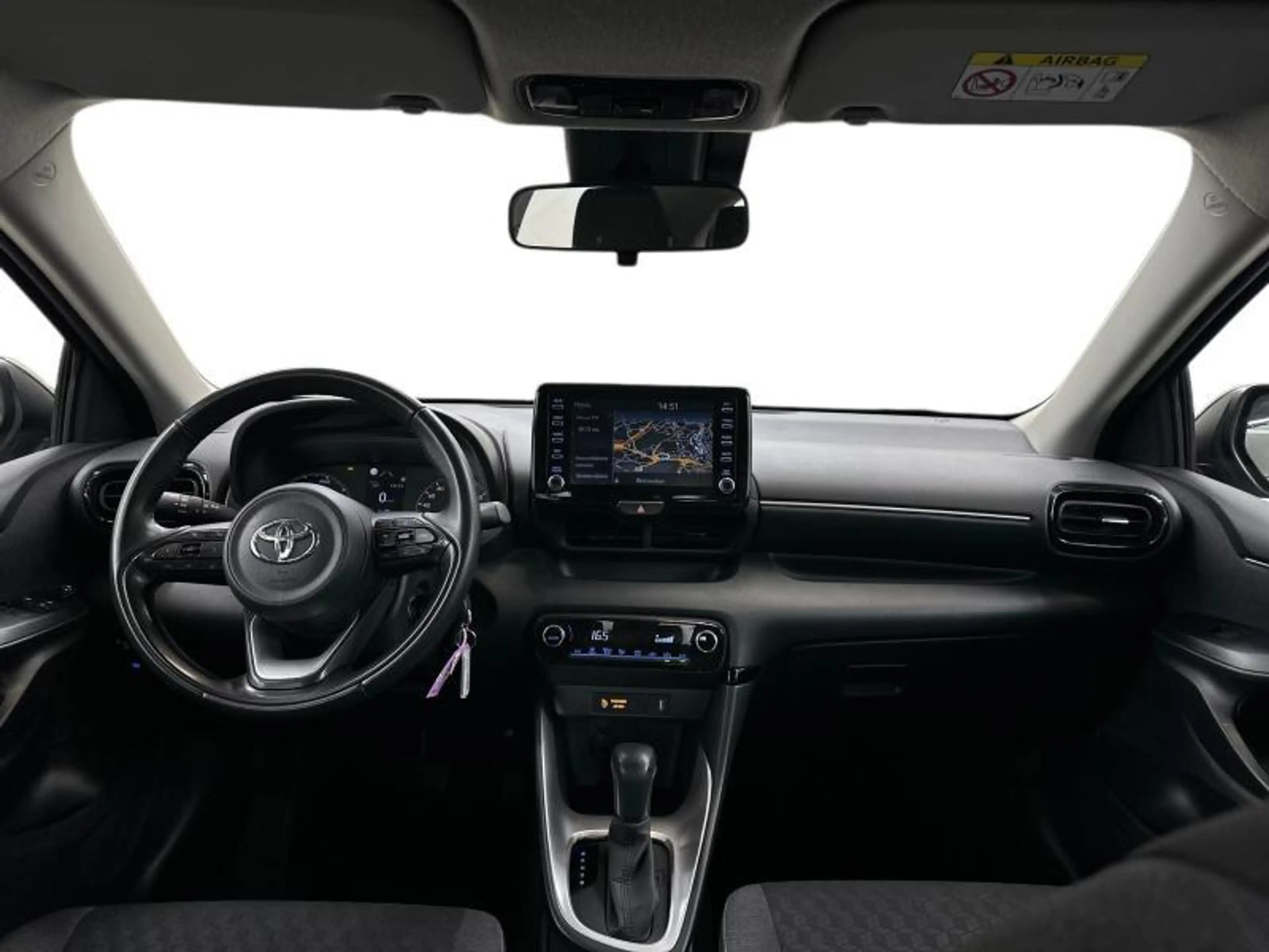 Toyota Yaris Dynamic — photo 7