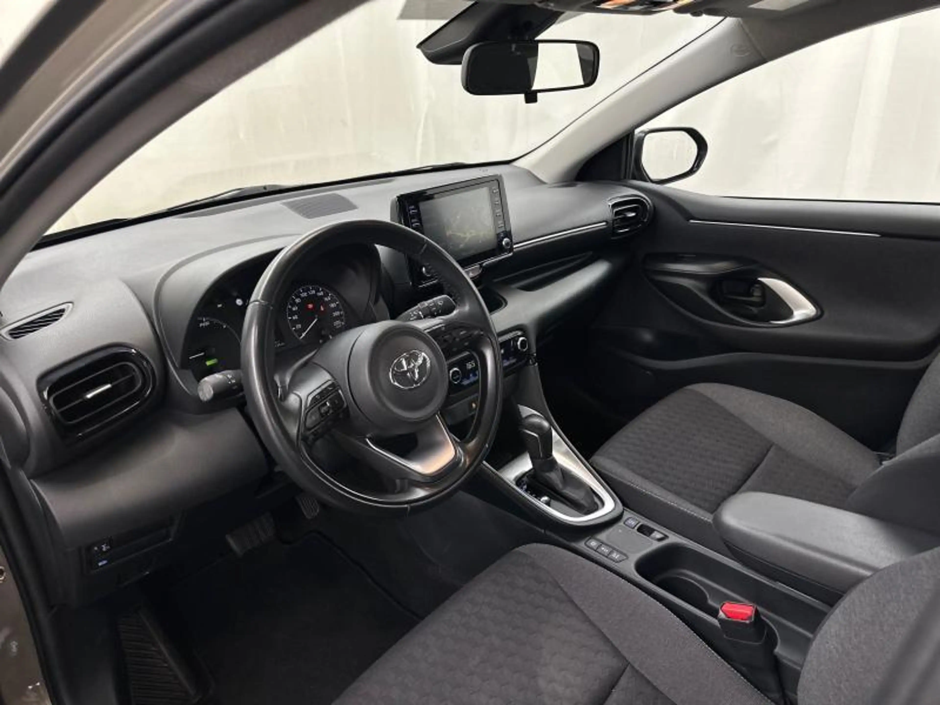 Toyota Yaris Dynamic — photo 18