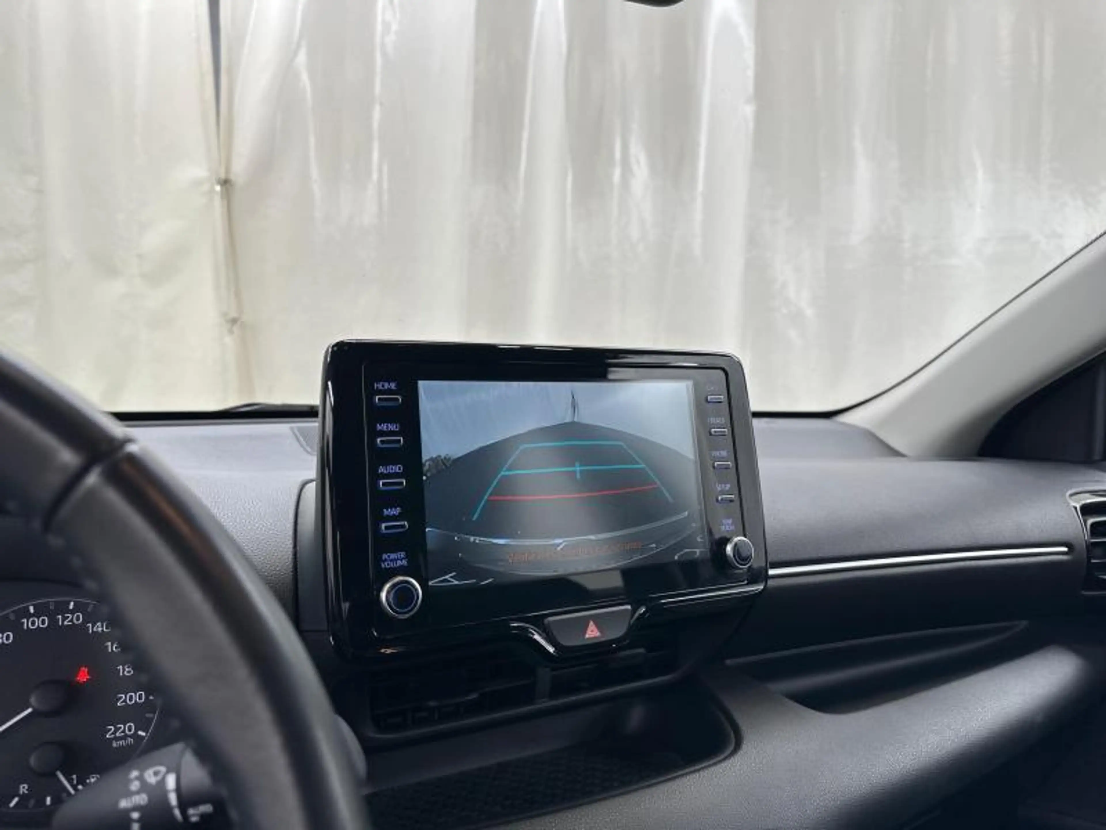 Toyota Yaris Dynamic — photo 24