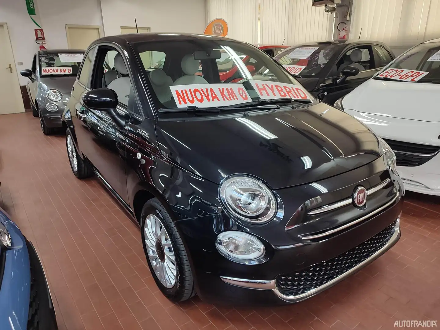 Fiat 500 1.0 70CV HYBRID DOLCEVITA Černá - 2
