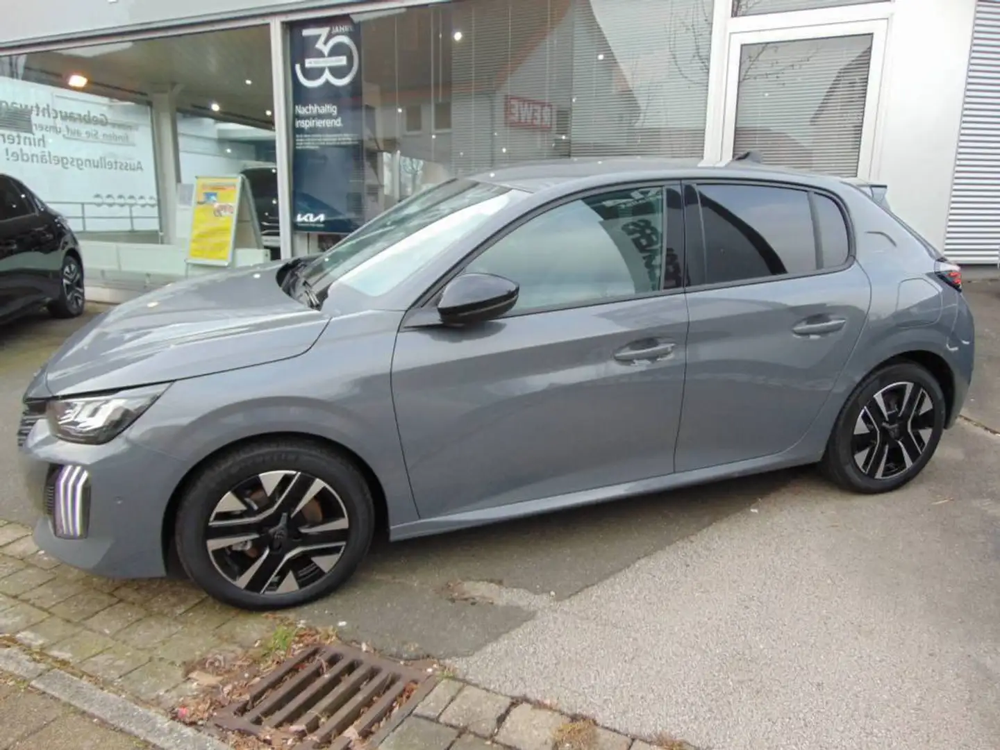 Peugeot 208 1.2 PURETECH Grau - 2