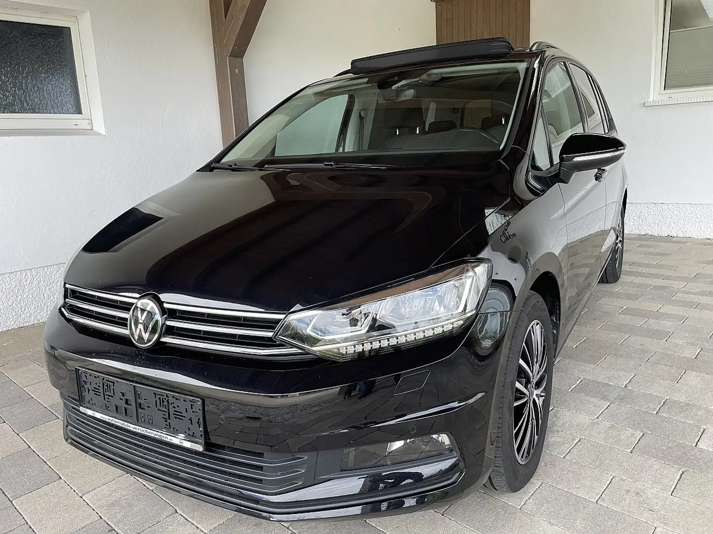 Volkswagen Touran 1,5 TSI Comfl. DSG-LED-AHV-7SITZER-PANORAMA-STA... Schwarz - 2