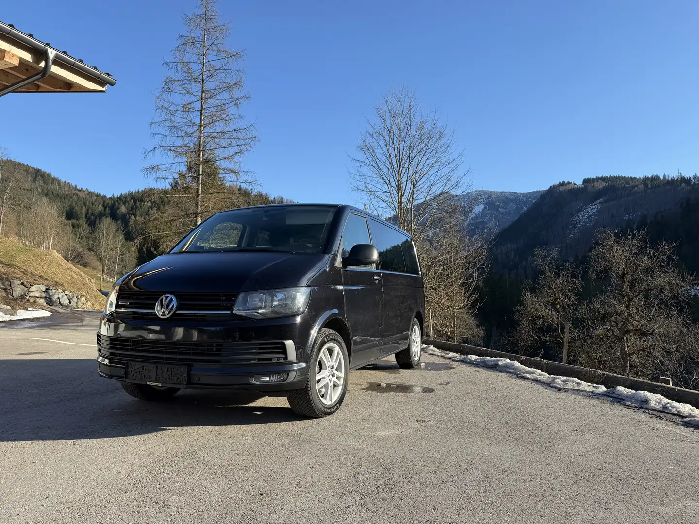 Volkswagen Bus 4 Motion Schwarz - 2