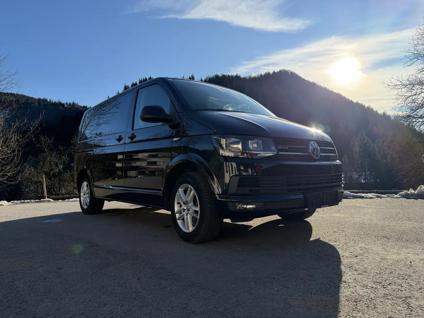 Volkswagen Bus 4 Motion Schwarz - 1