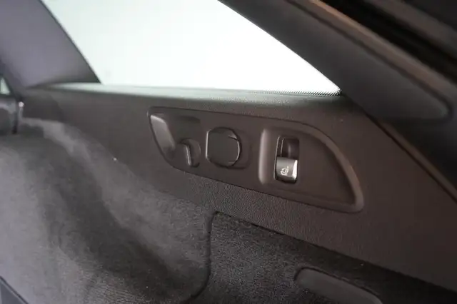 Mercedes-Benz 300 view 10