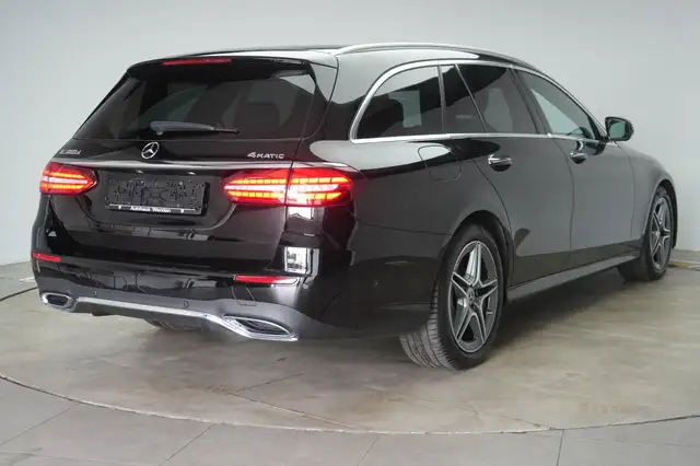 Mercedes-Benz 300 view 5