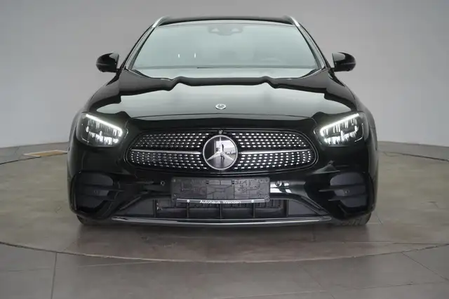 Mercedes-Benz 300 view 2