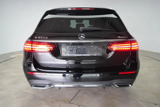 Mercedes-Benz 300 view 6