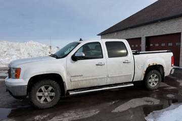 4WD Crew Cab 143.5  SLE
