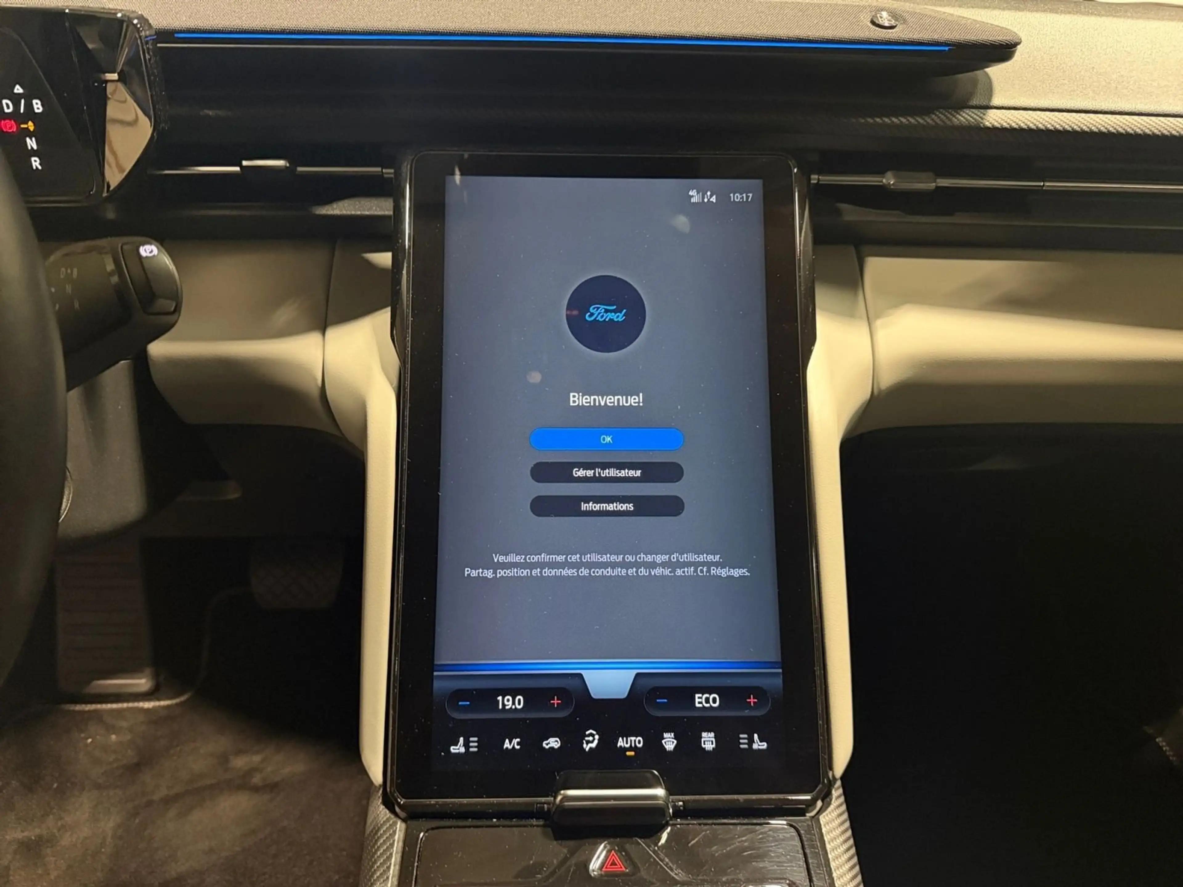 Ford Explorer 79 kWh AWD Premium — photo 13