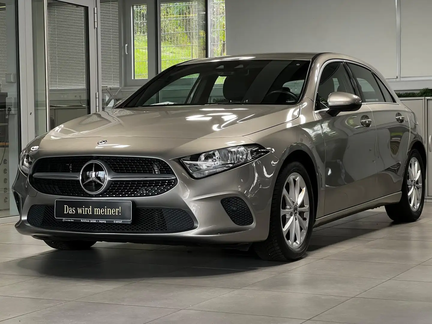 Mercedes-Benz A 180 Progressive STANDHEIZUNG DISTRONIC+PDC360° Silber - 1