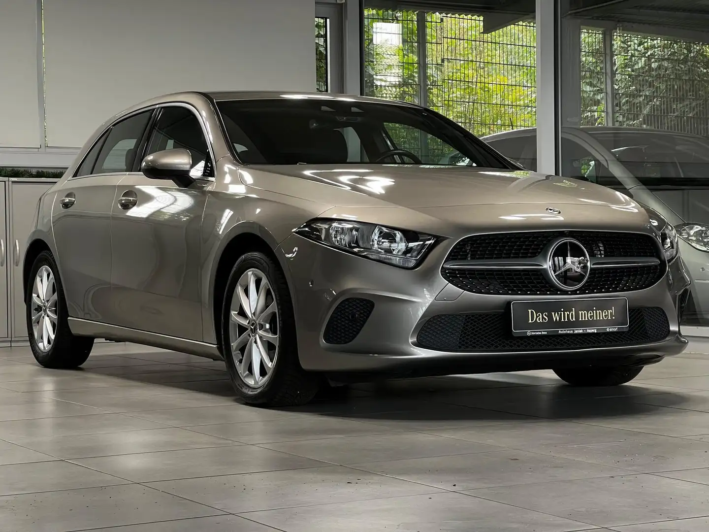 Mercedes-Benz A 180 Progressive STANDHEIZUNG DISTRONIC+PDC360° Silber - 2