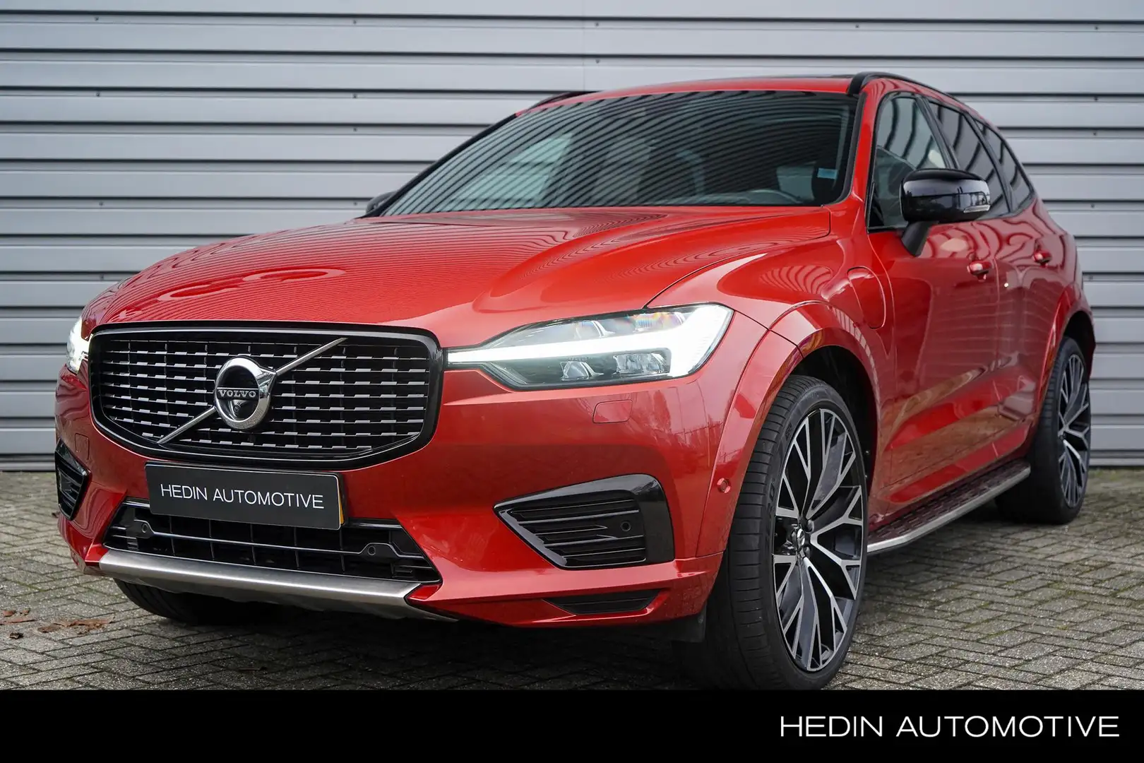 Volvo XC60 2.0 Recharge T8 AWD Inscription | Panoramadak | Ge Rood - 1