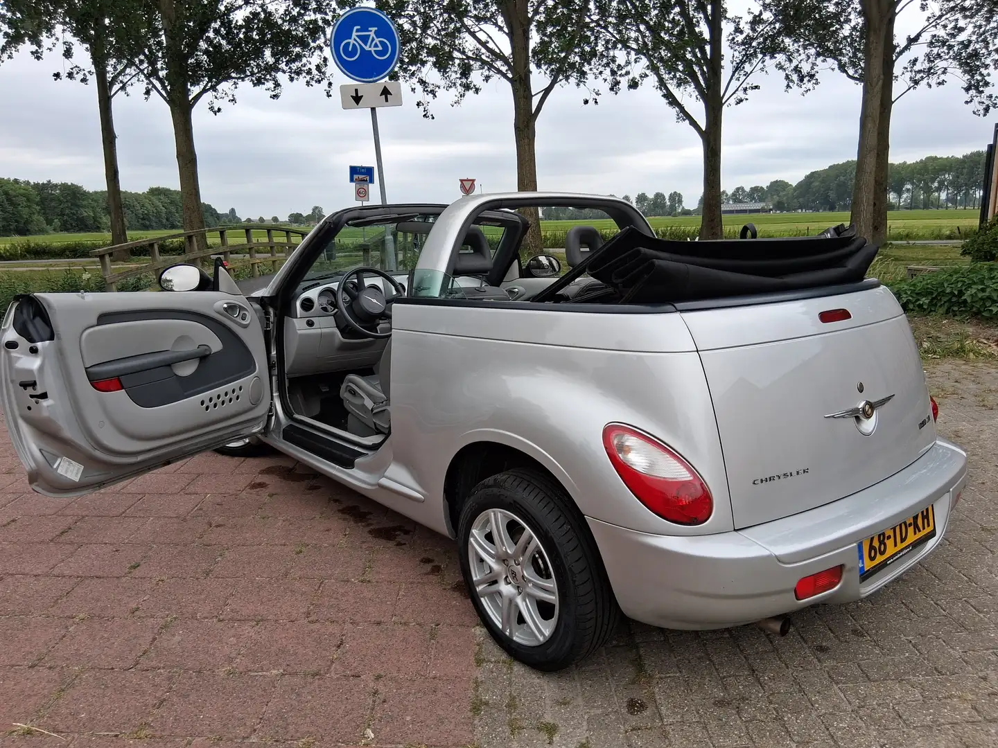 Chrysler PT Cruiser PT Cruiser 2.4i Limited Срібний - 1