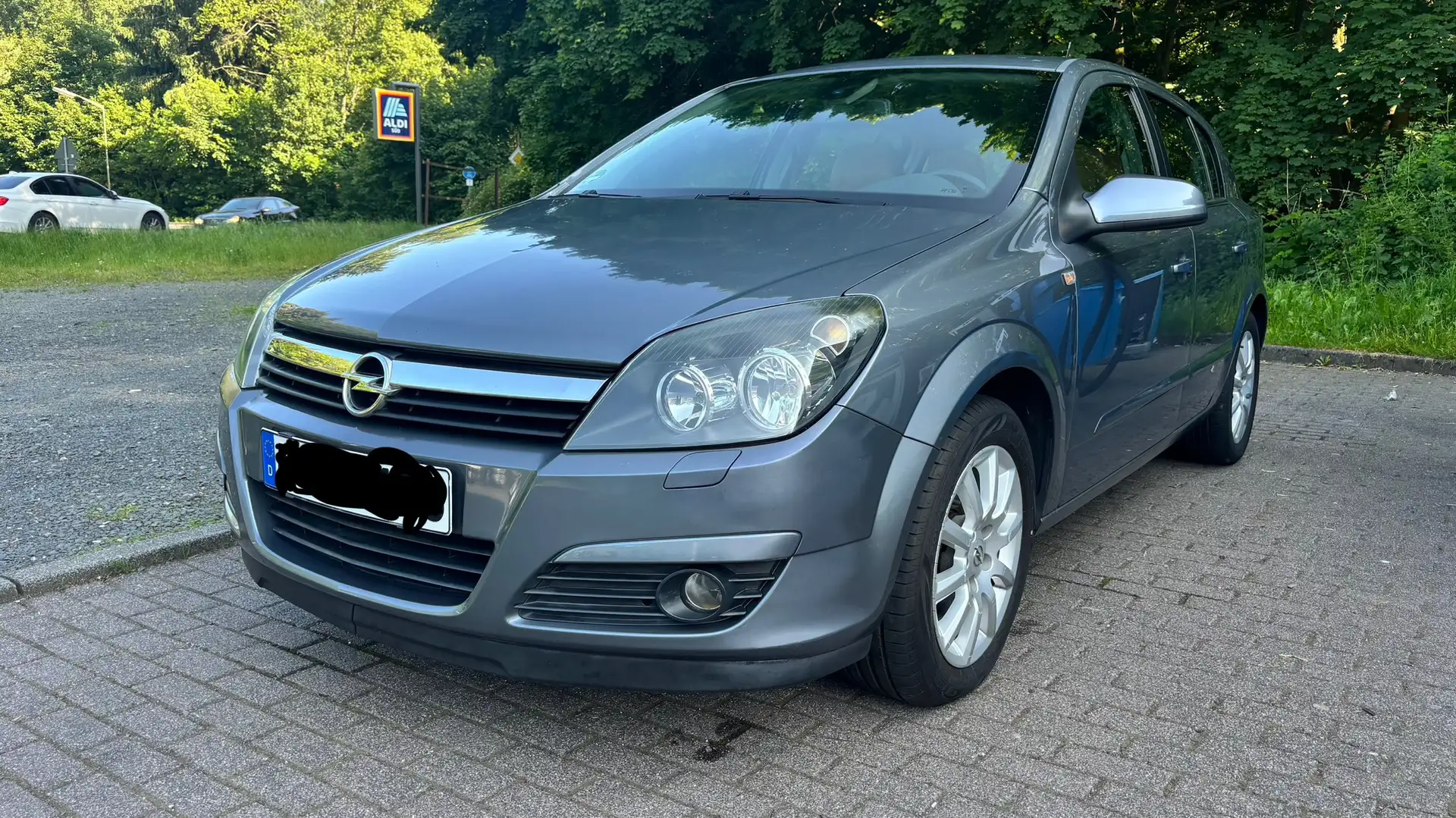 Opel Astra 1.8 Caravan Sport Grau - 1