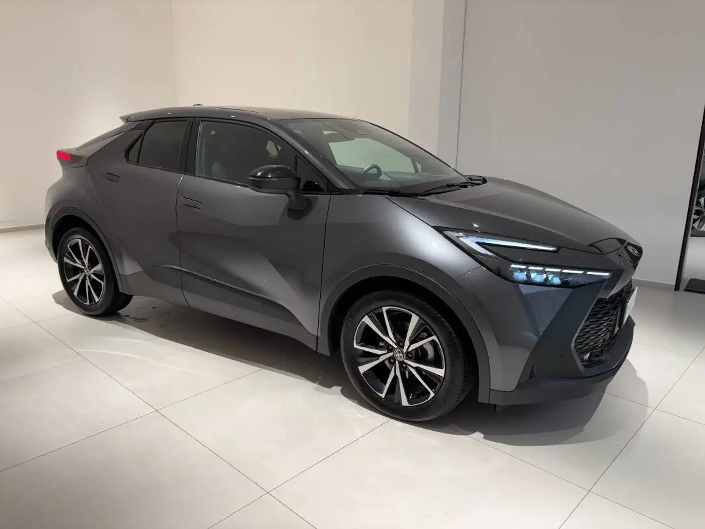Toyota C-HR 1.8 hev Trend fwd e-cvt Grigio - 1