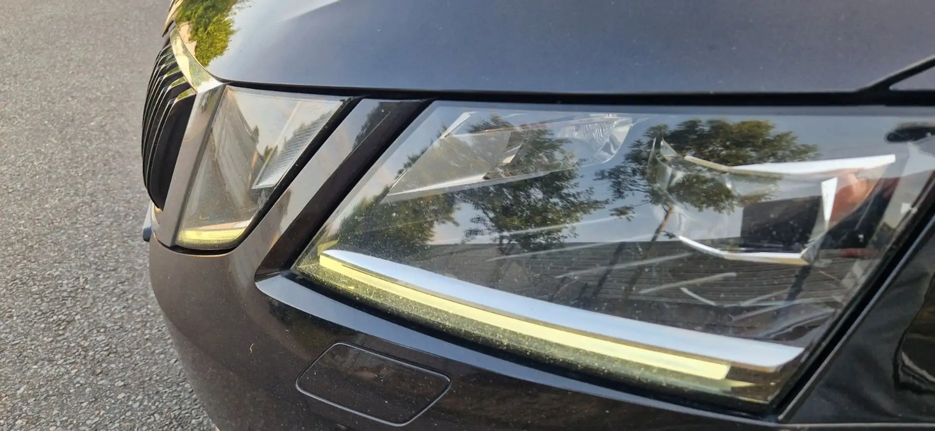 Skoda Octavia Premium Edition 1 Hand Top Zustand LED Noir - 1